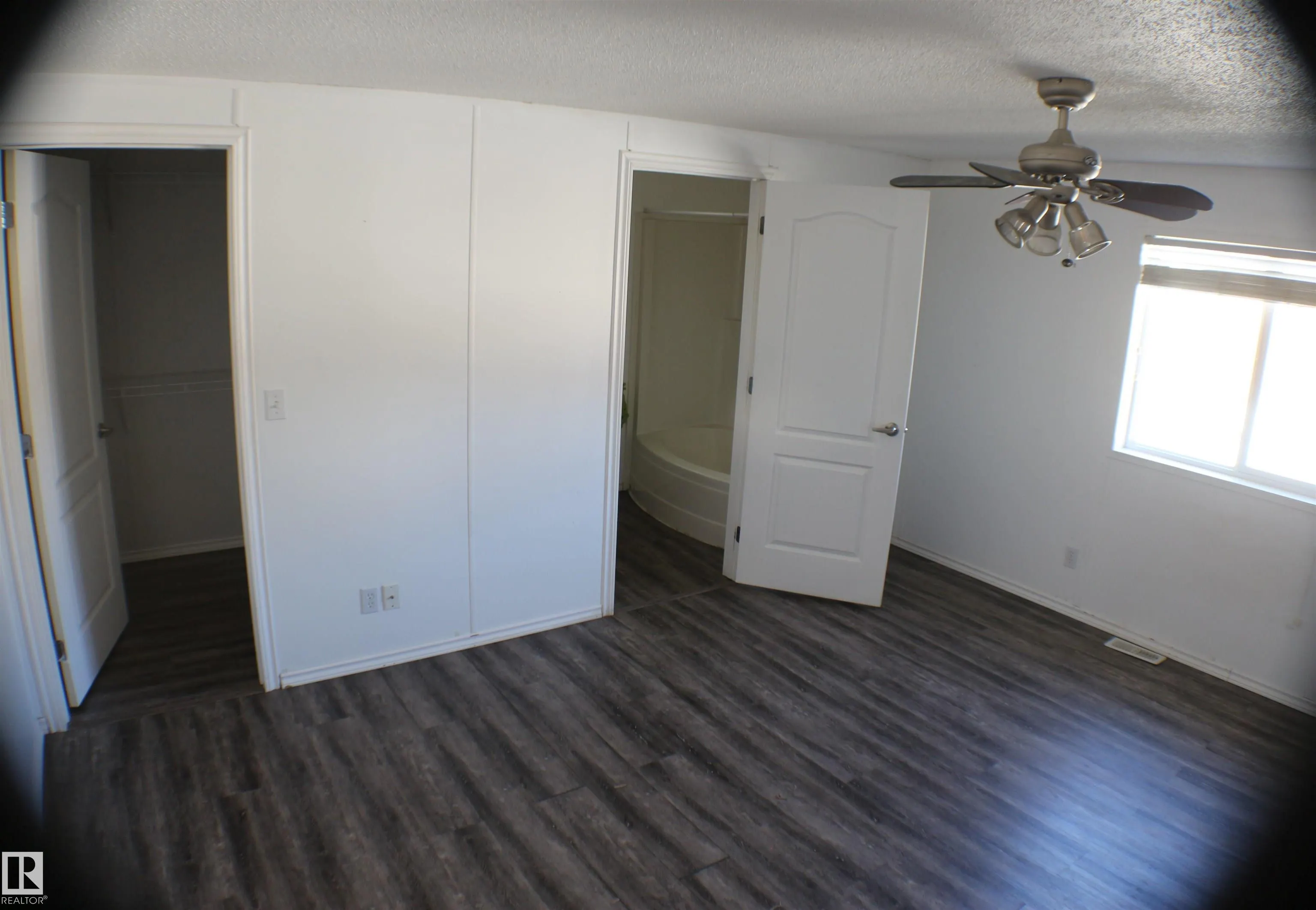 906 Jubilee Close