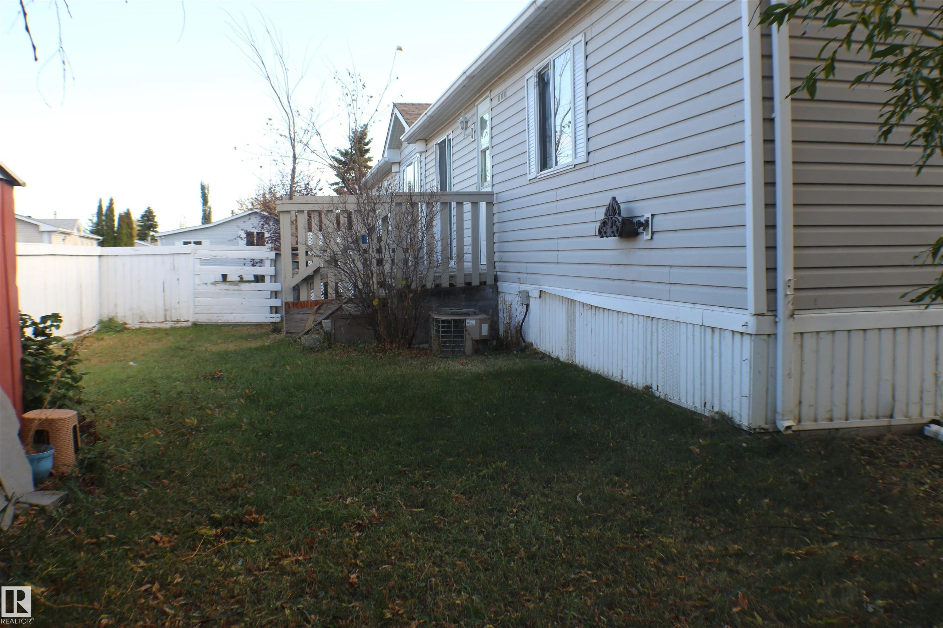 906 Jubilee Close