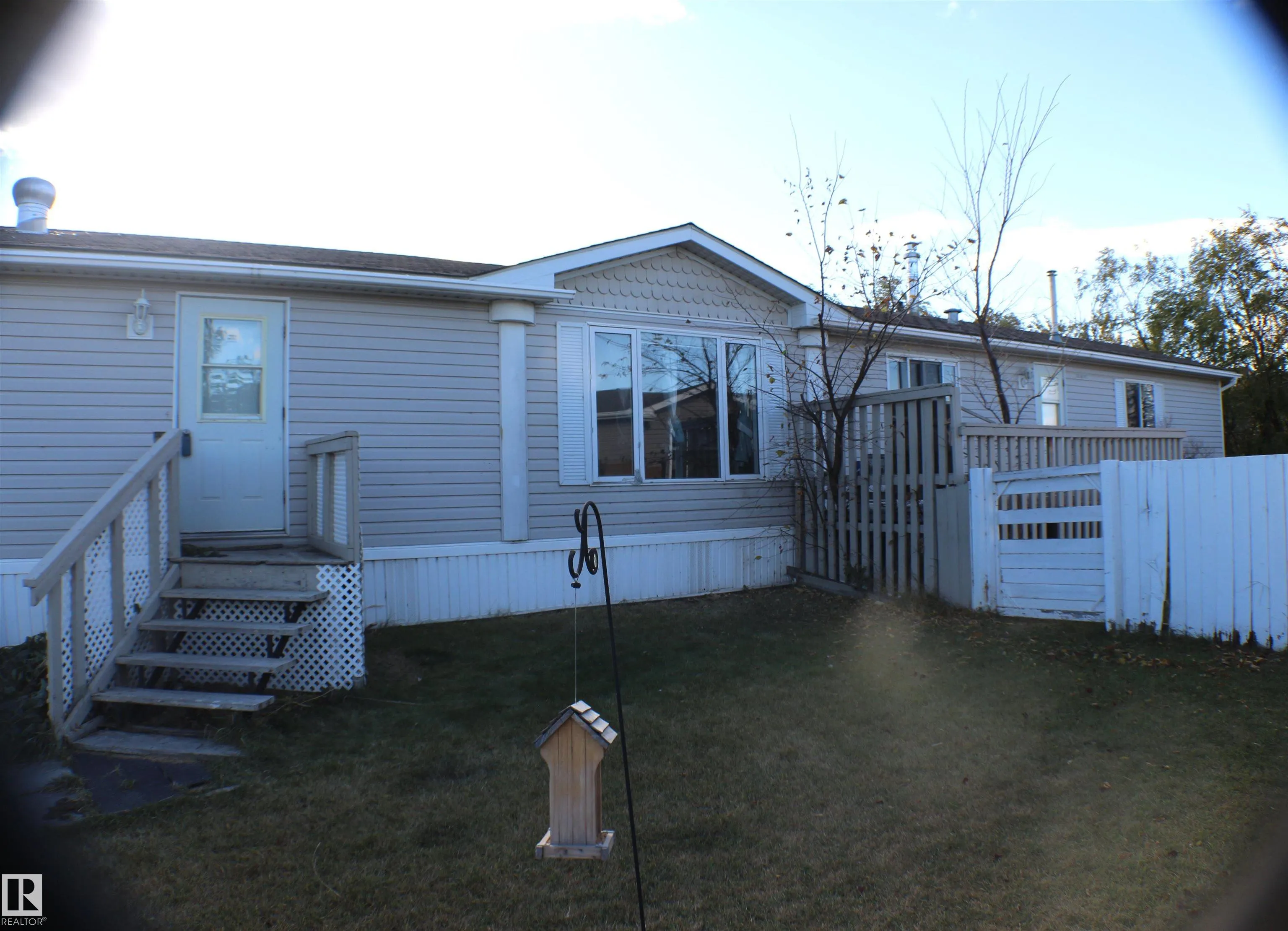 906 Jubilee Close