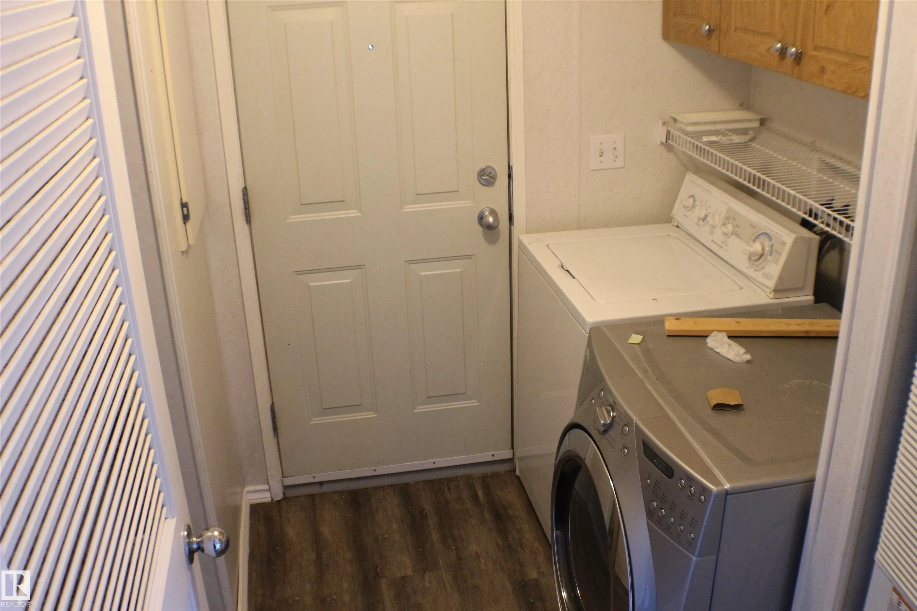 906 Jubilee Close