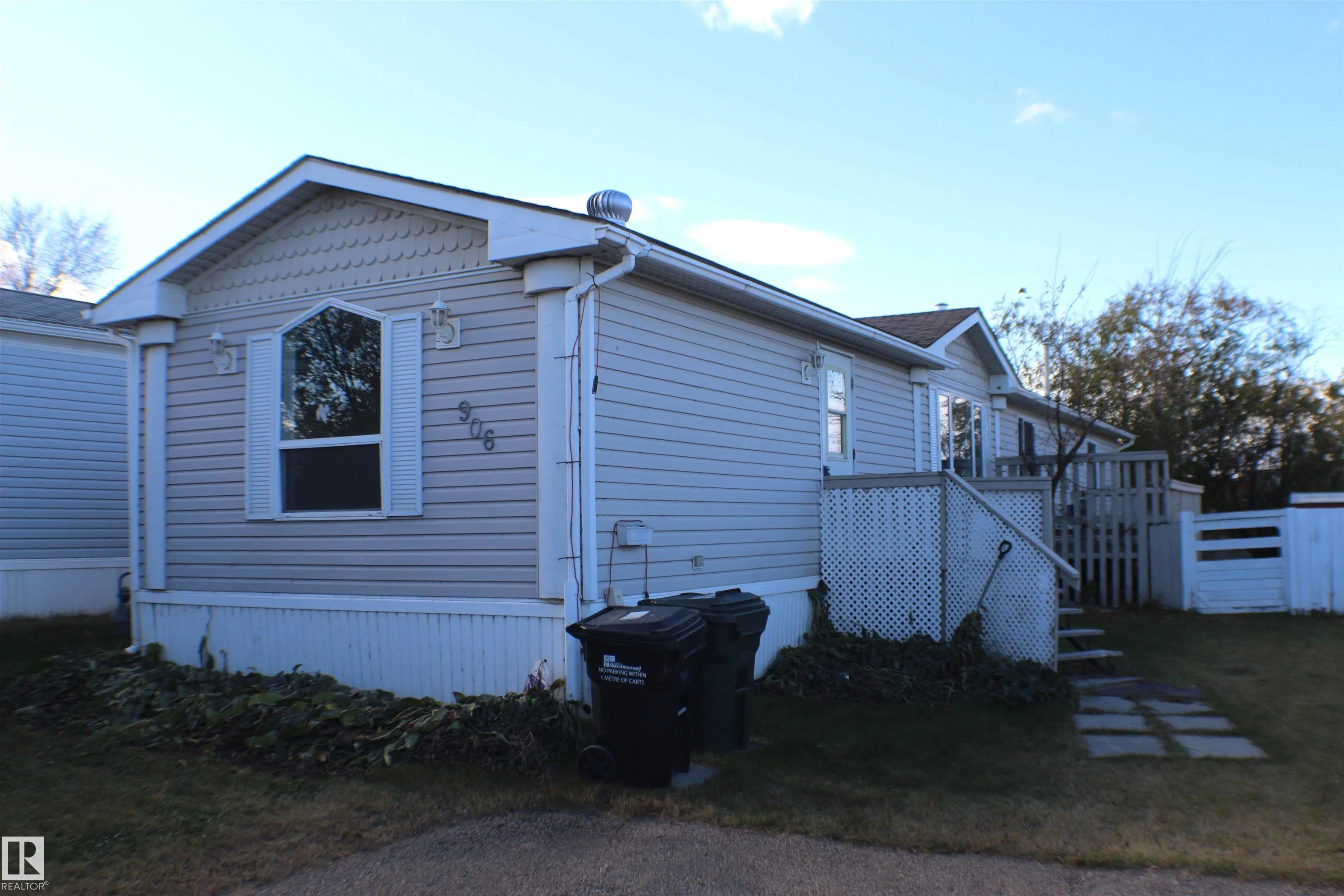 906 Jubilee Close