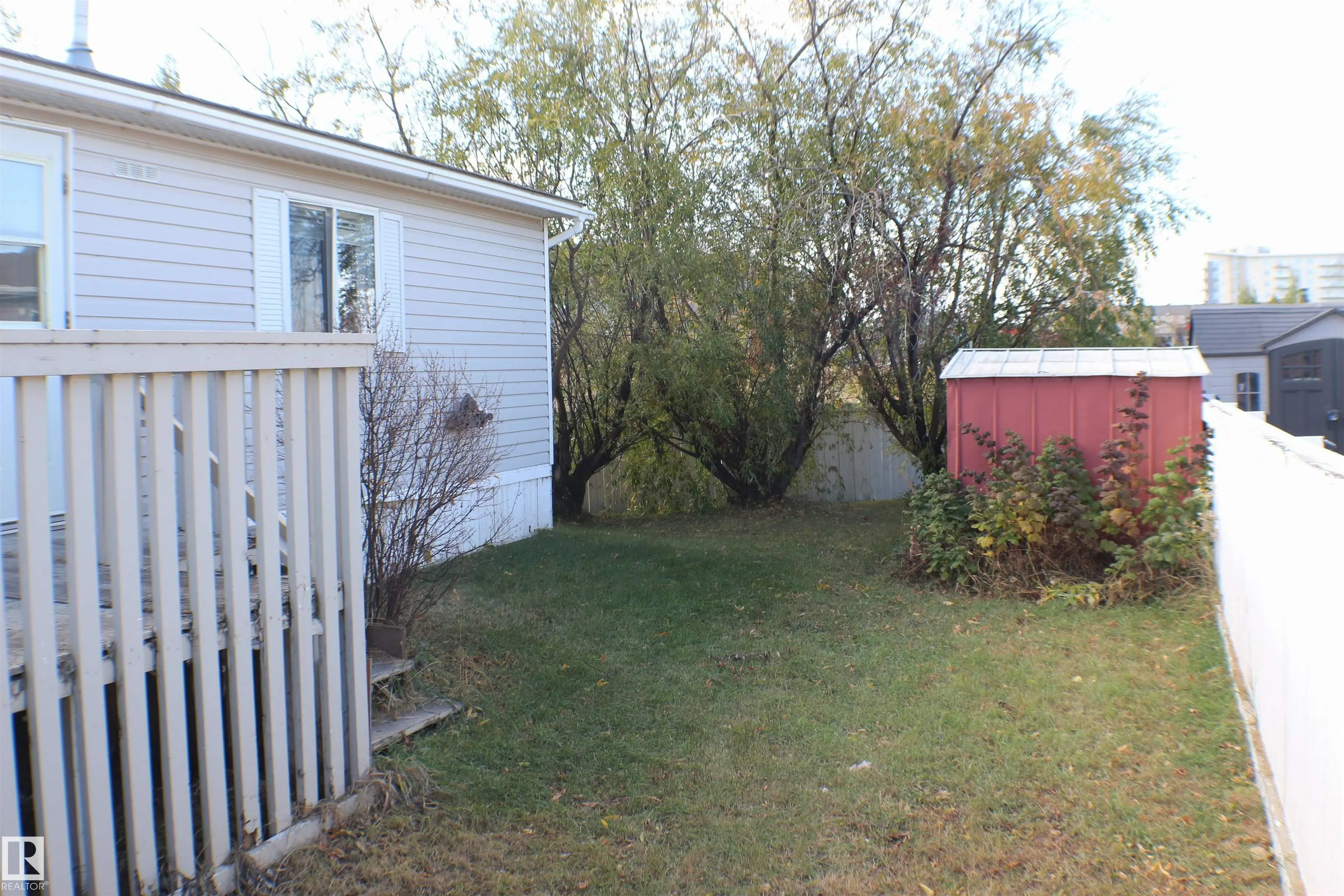906 Jubilee Close