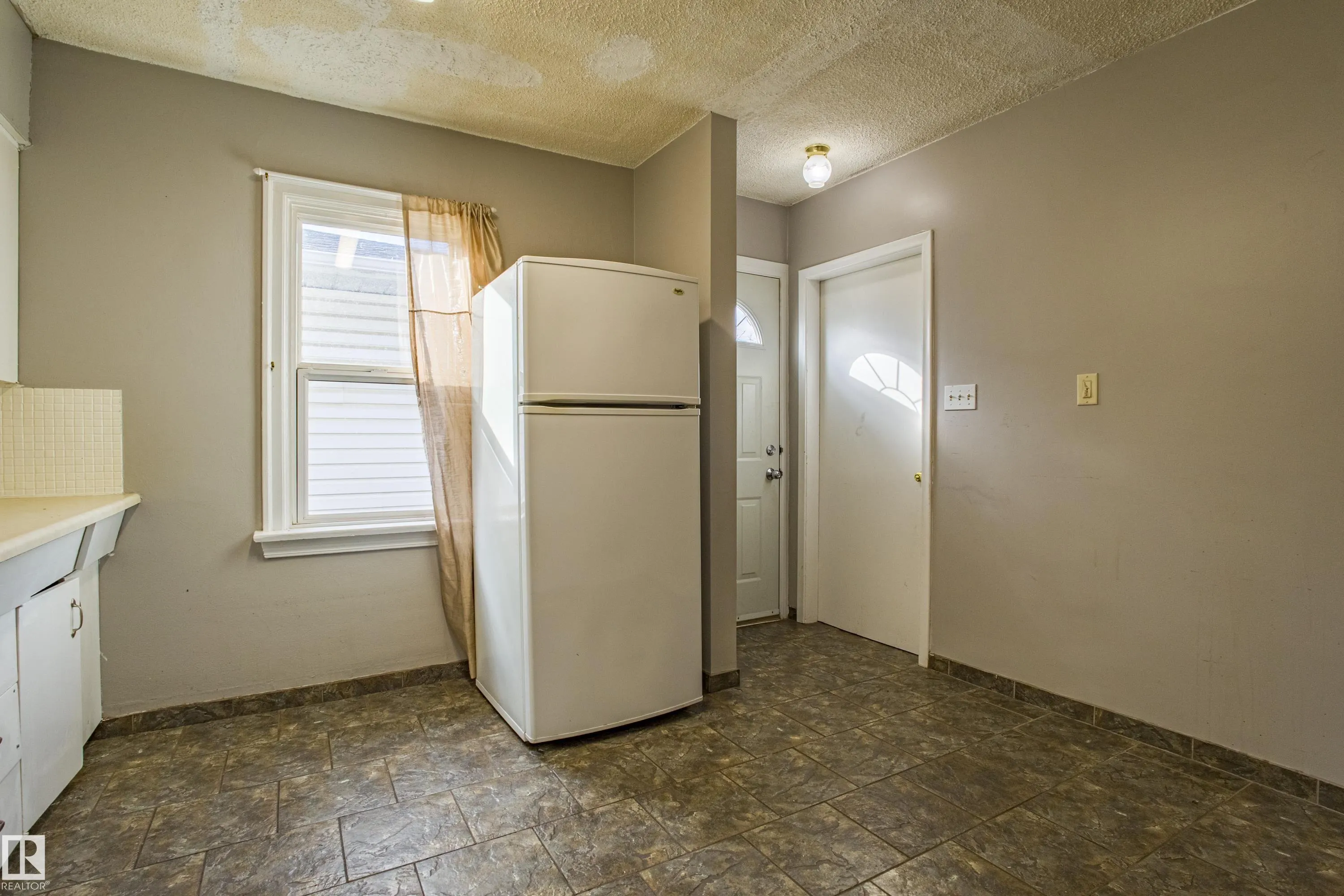 12716 12718 94 Street
