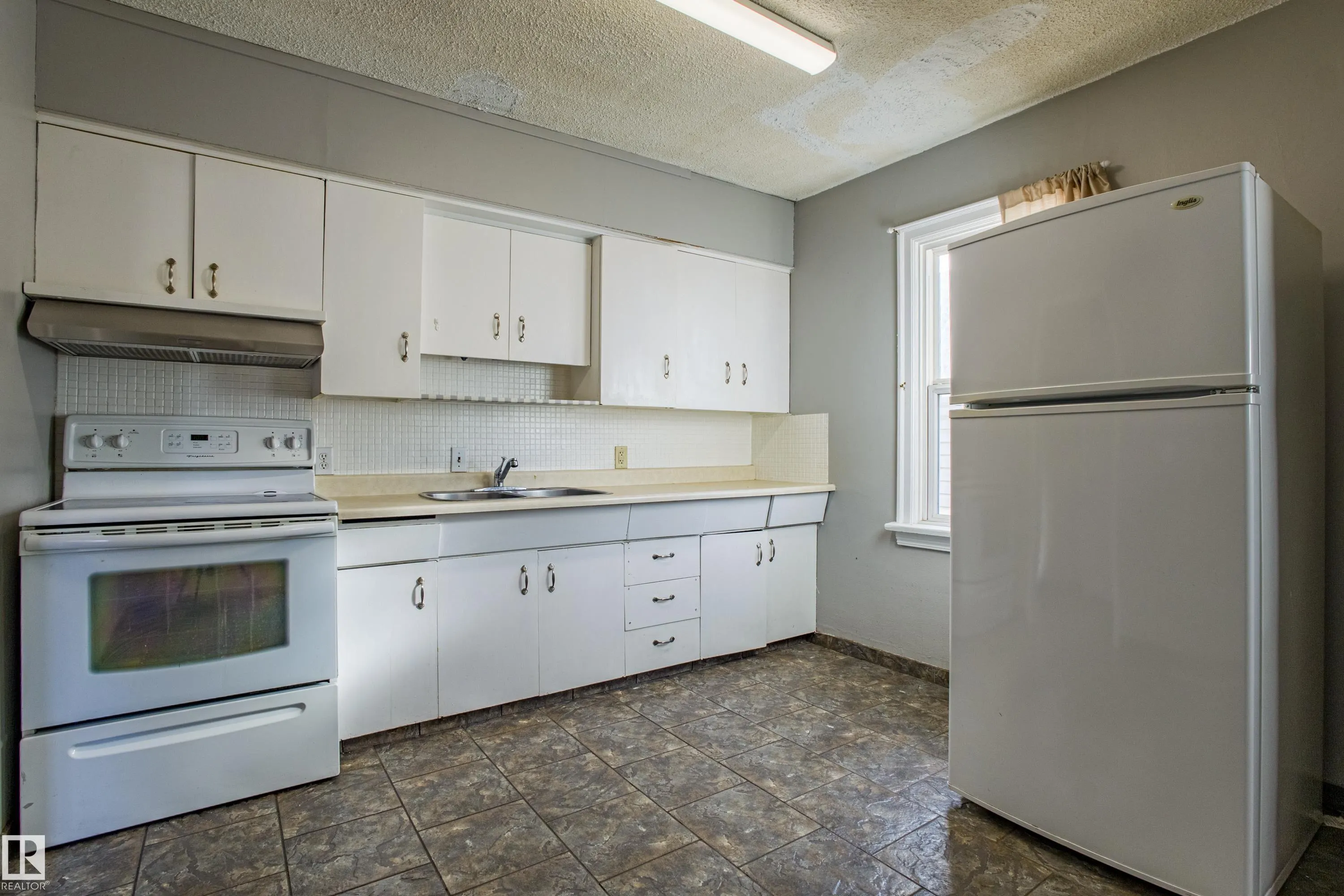 12716 12718 94 Street