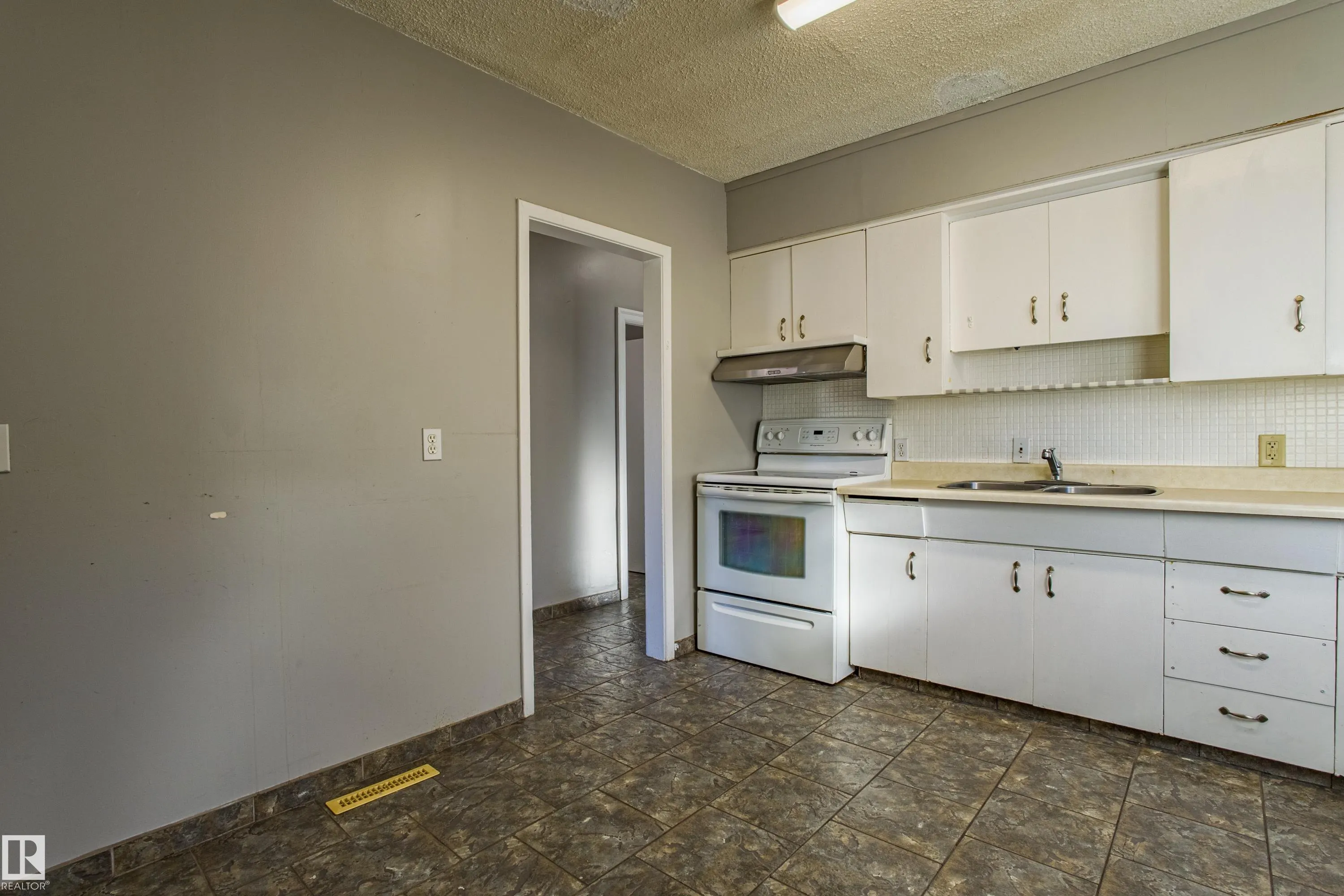 12716 12718 94 Street