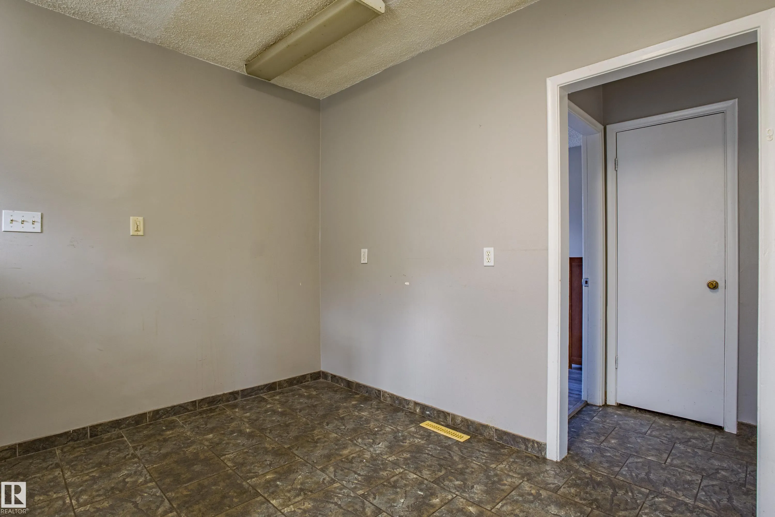 12716 12718 94 Street