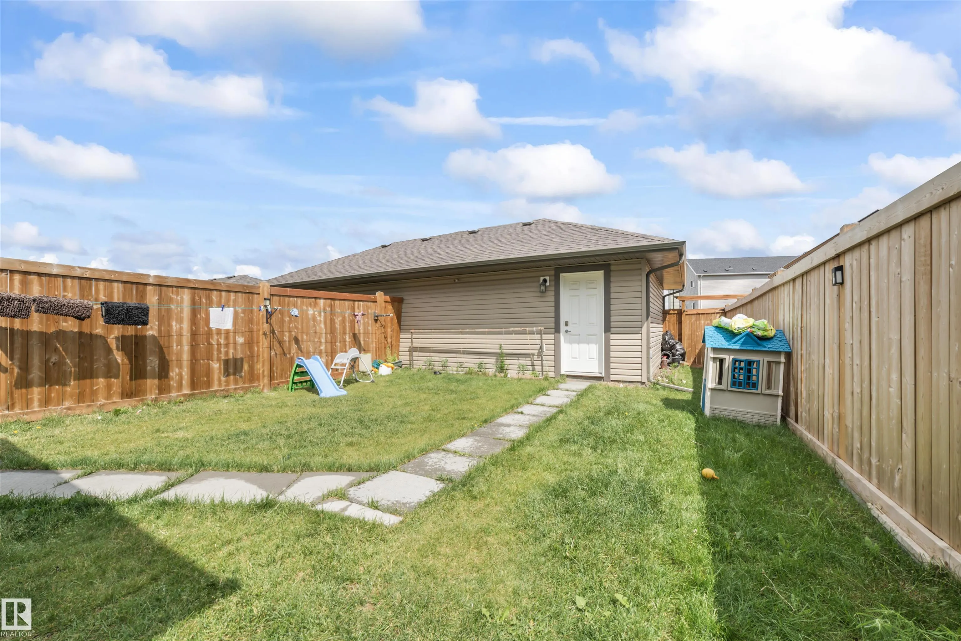 2153 MAPLE Road