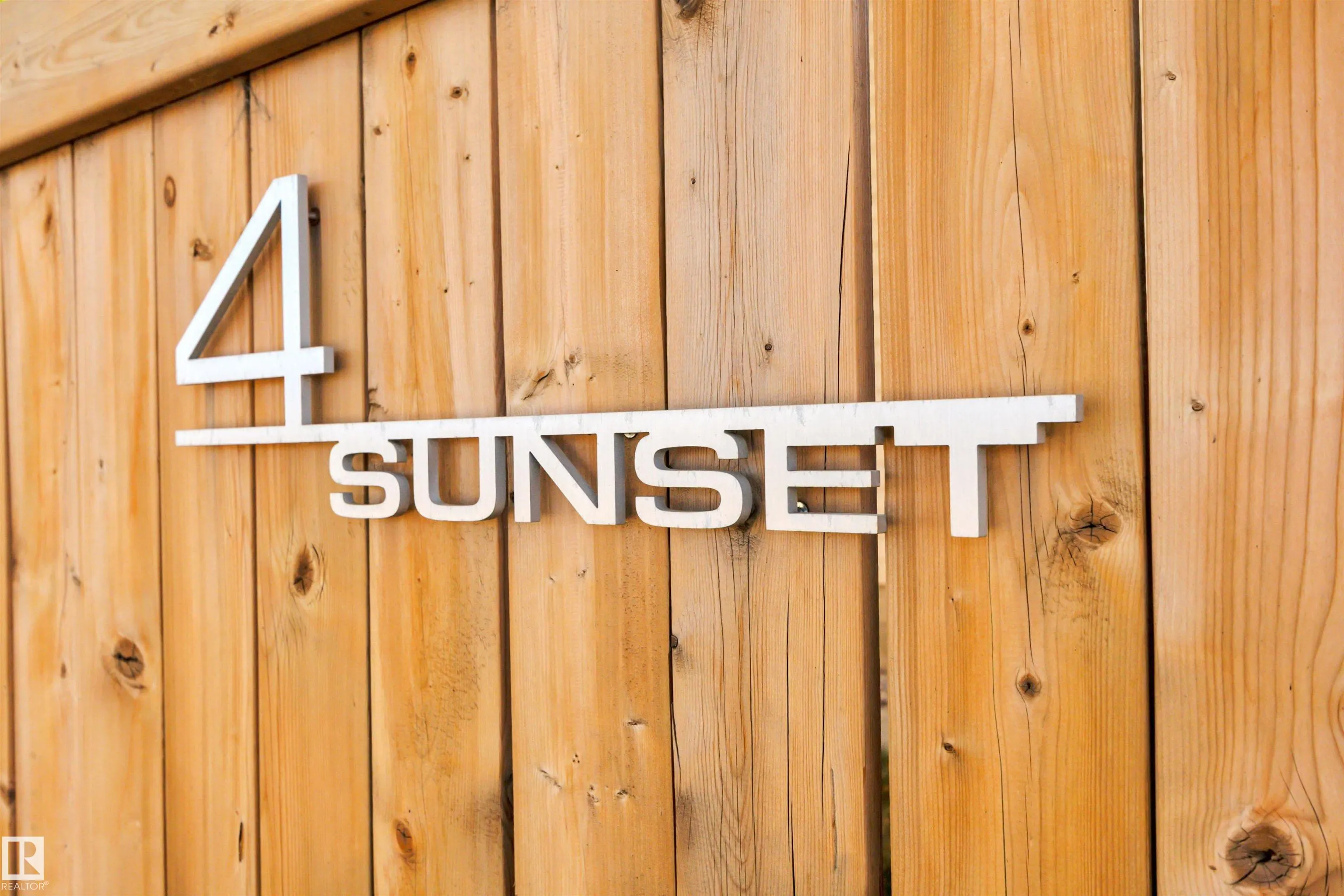 4 SUNSET Boulevard