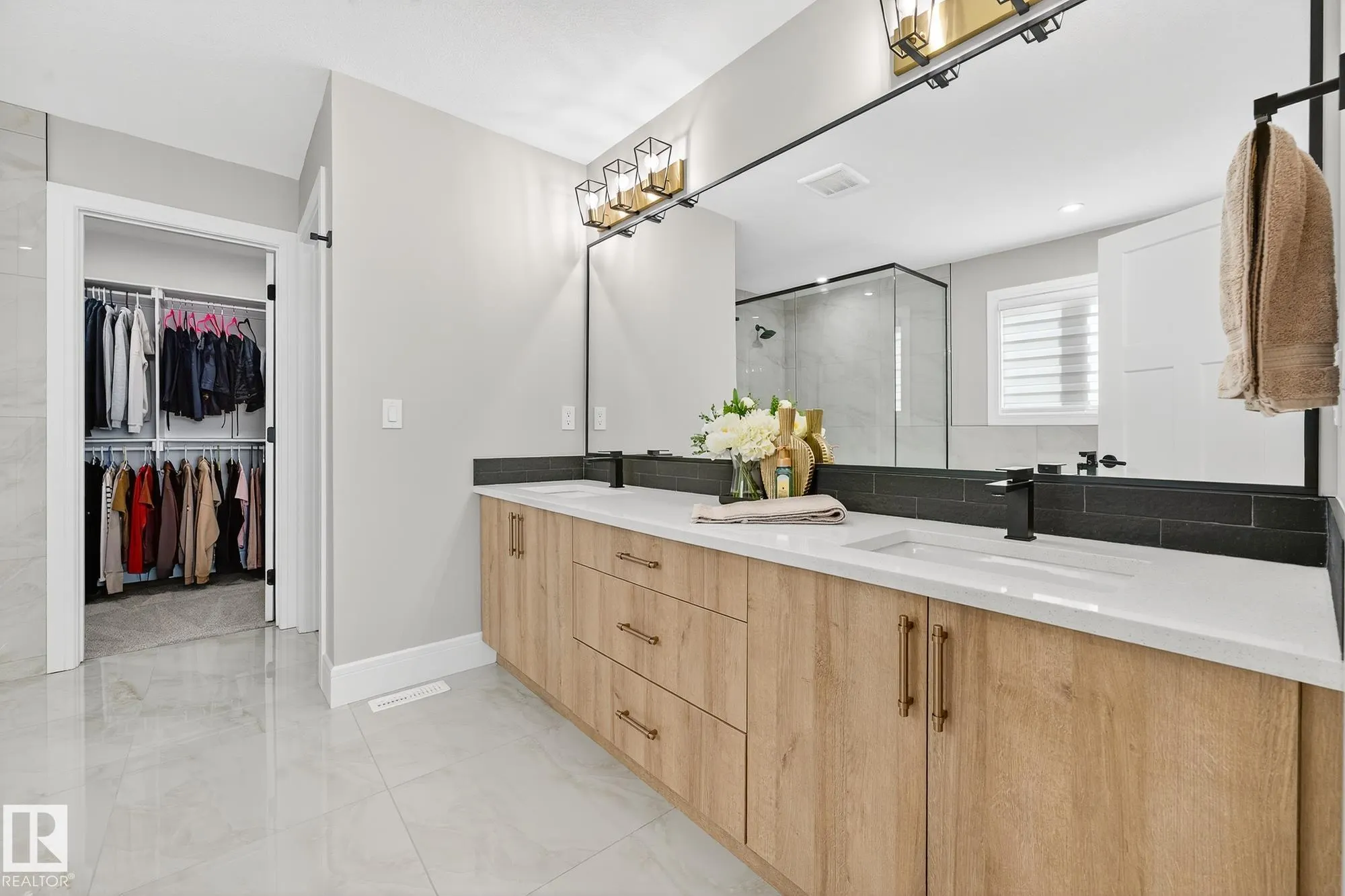 37 EDGEFIELD Way