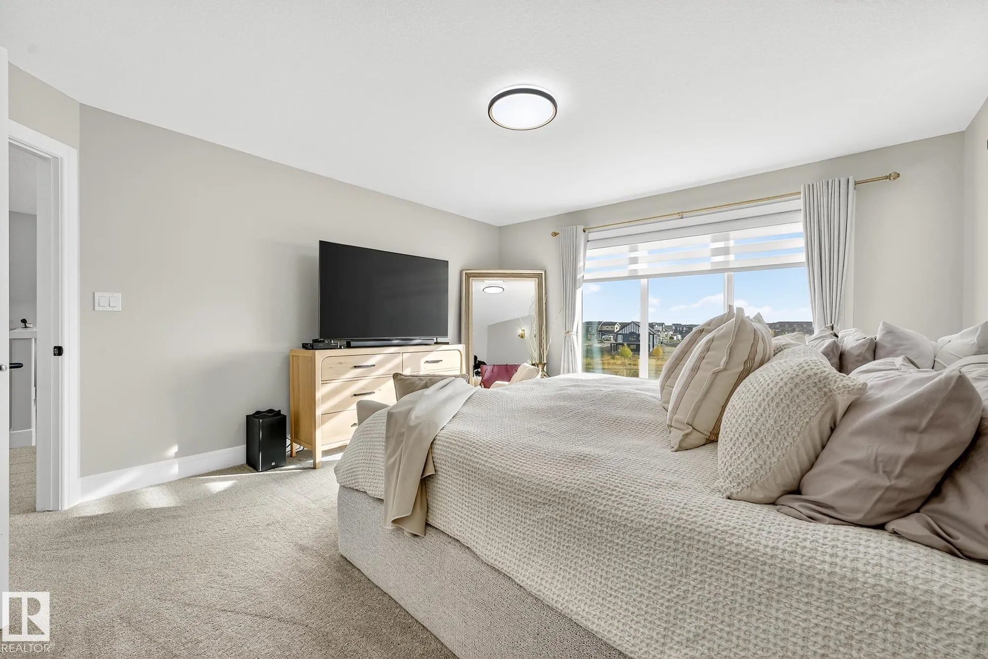 37 EDGEFIELD Way