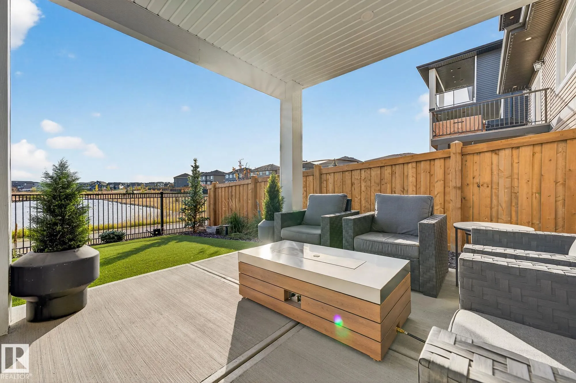 37 EDGEFIELD Way