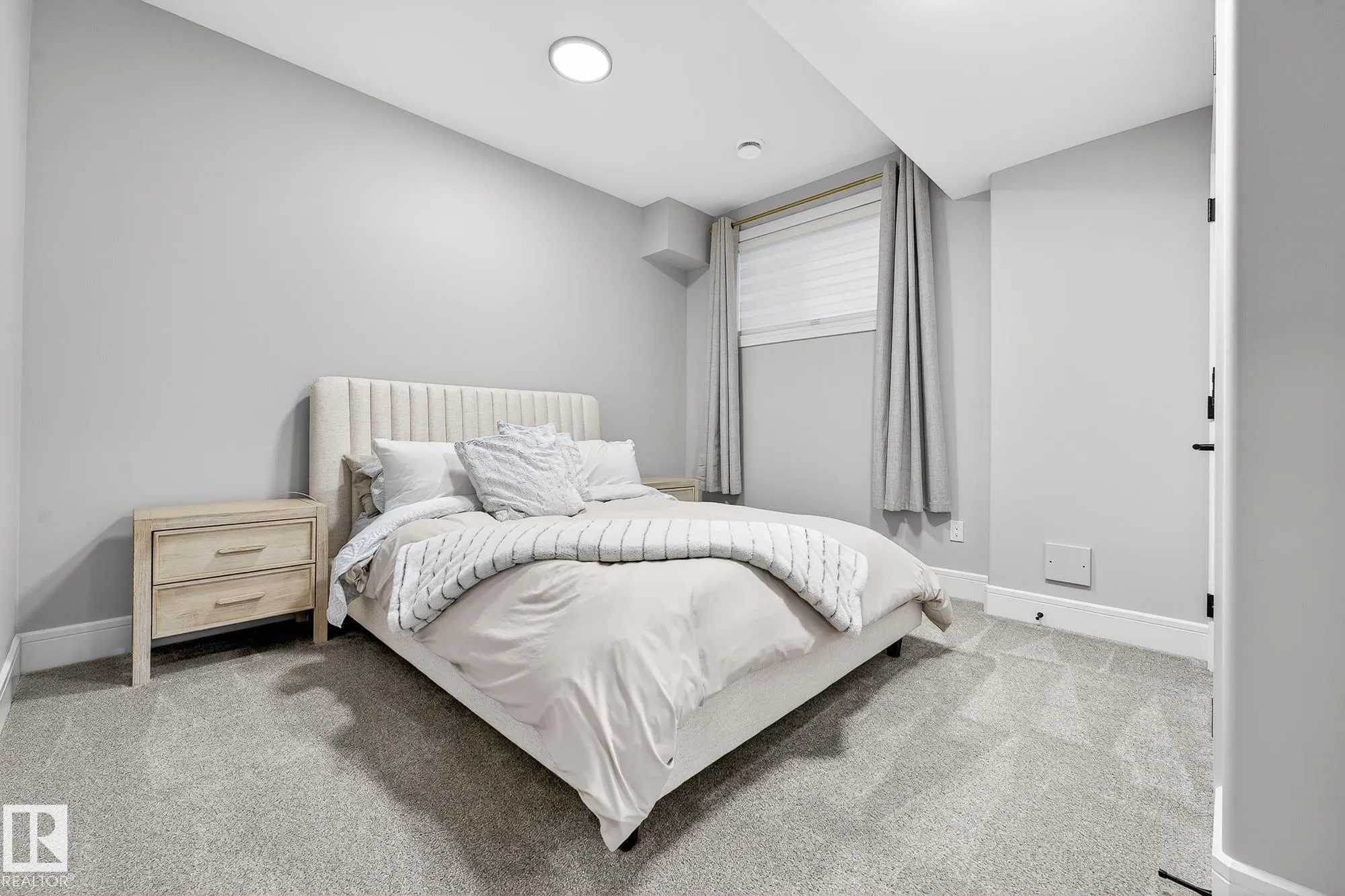 37 EDGEFIELD Way