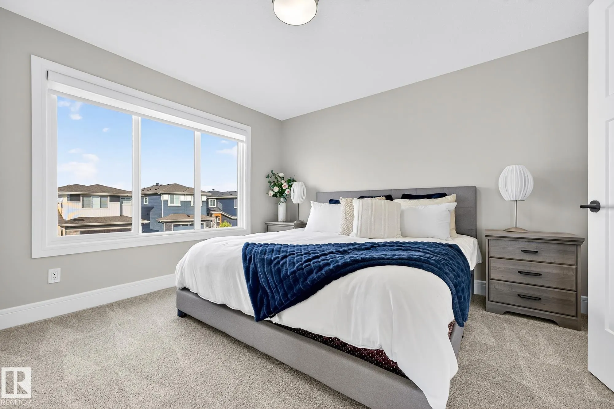 37 EDGEFIELD Way