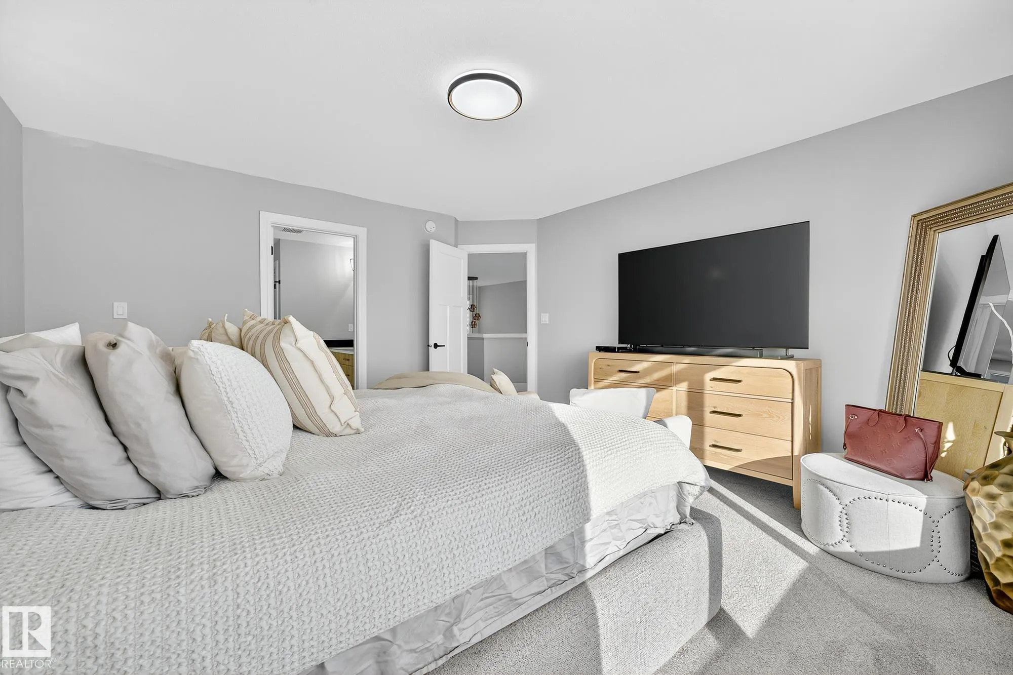 37 EDGEFIELD Way