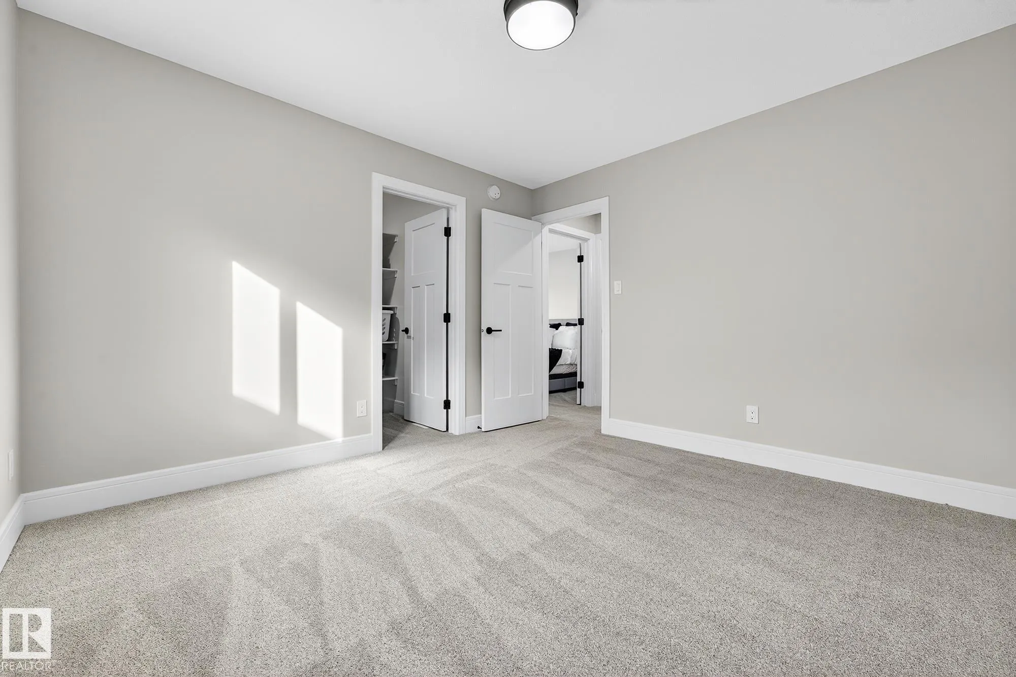 37 EDGEFIELD Way