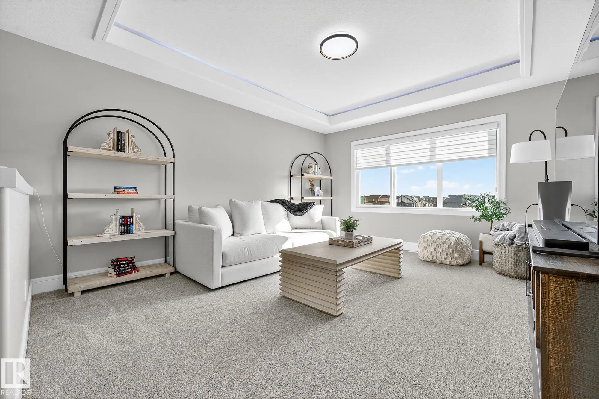 37 EDGEFIELD Way