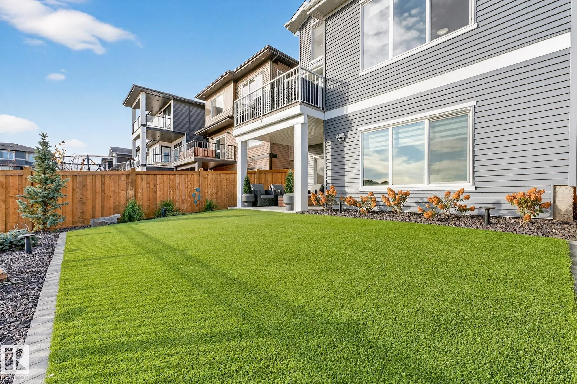 37 EDGEFIELD Way
