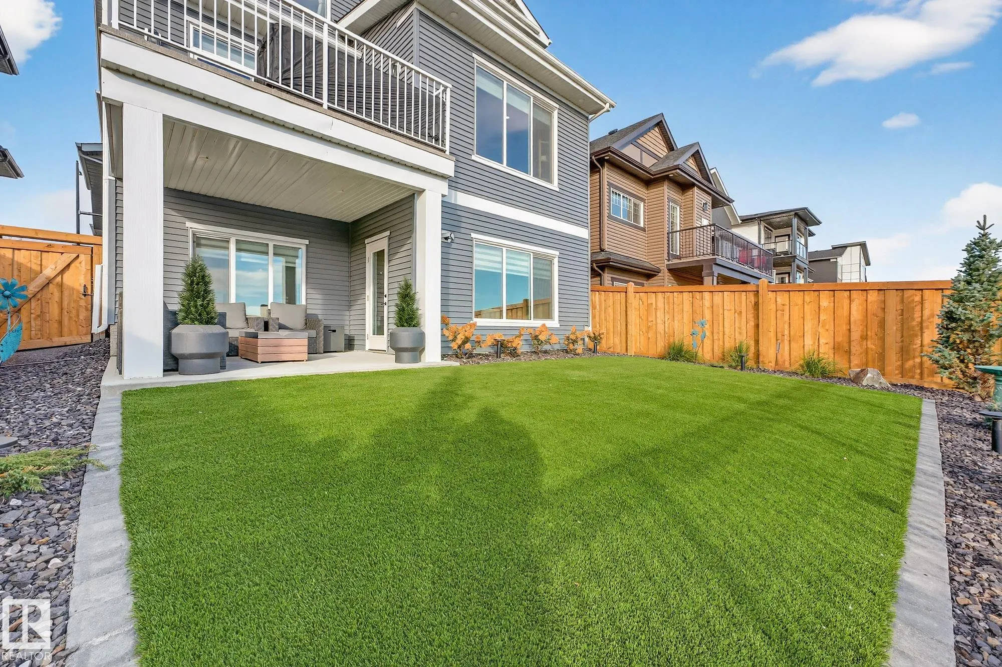 37 EDGEFIELD Way