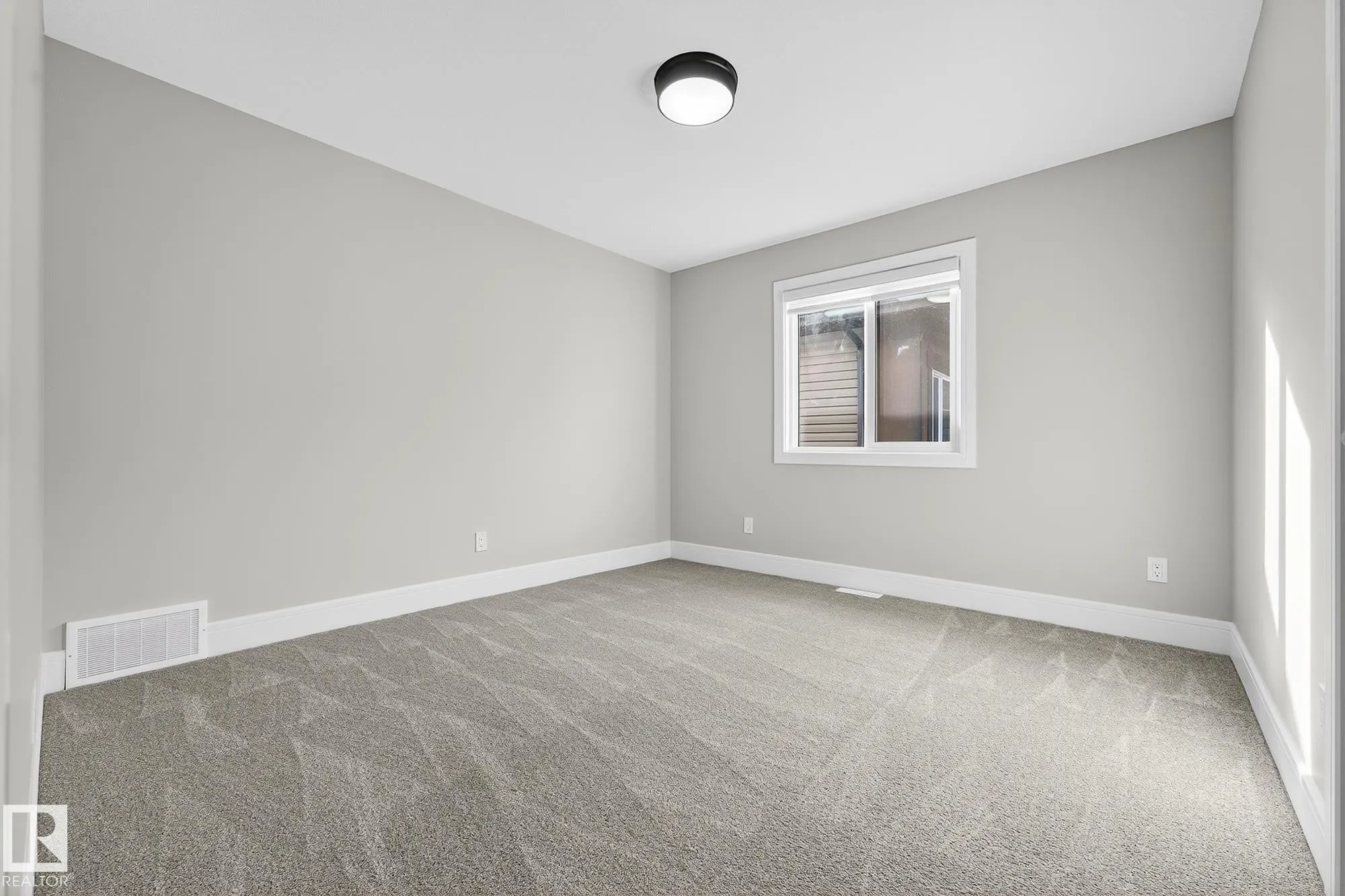 37 EDGEFIELD Way