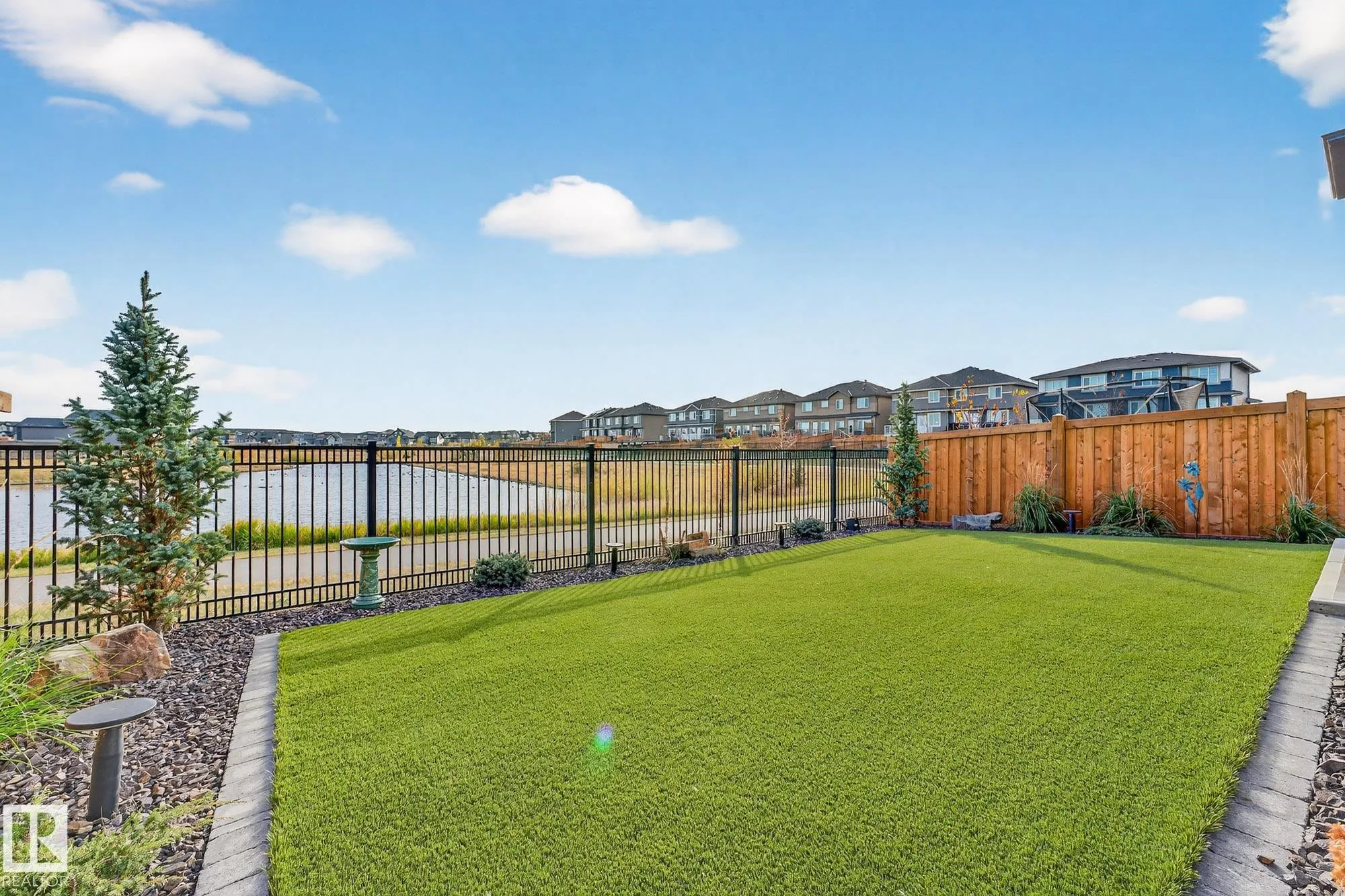 37 EDGEFIELD Way