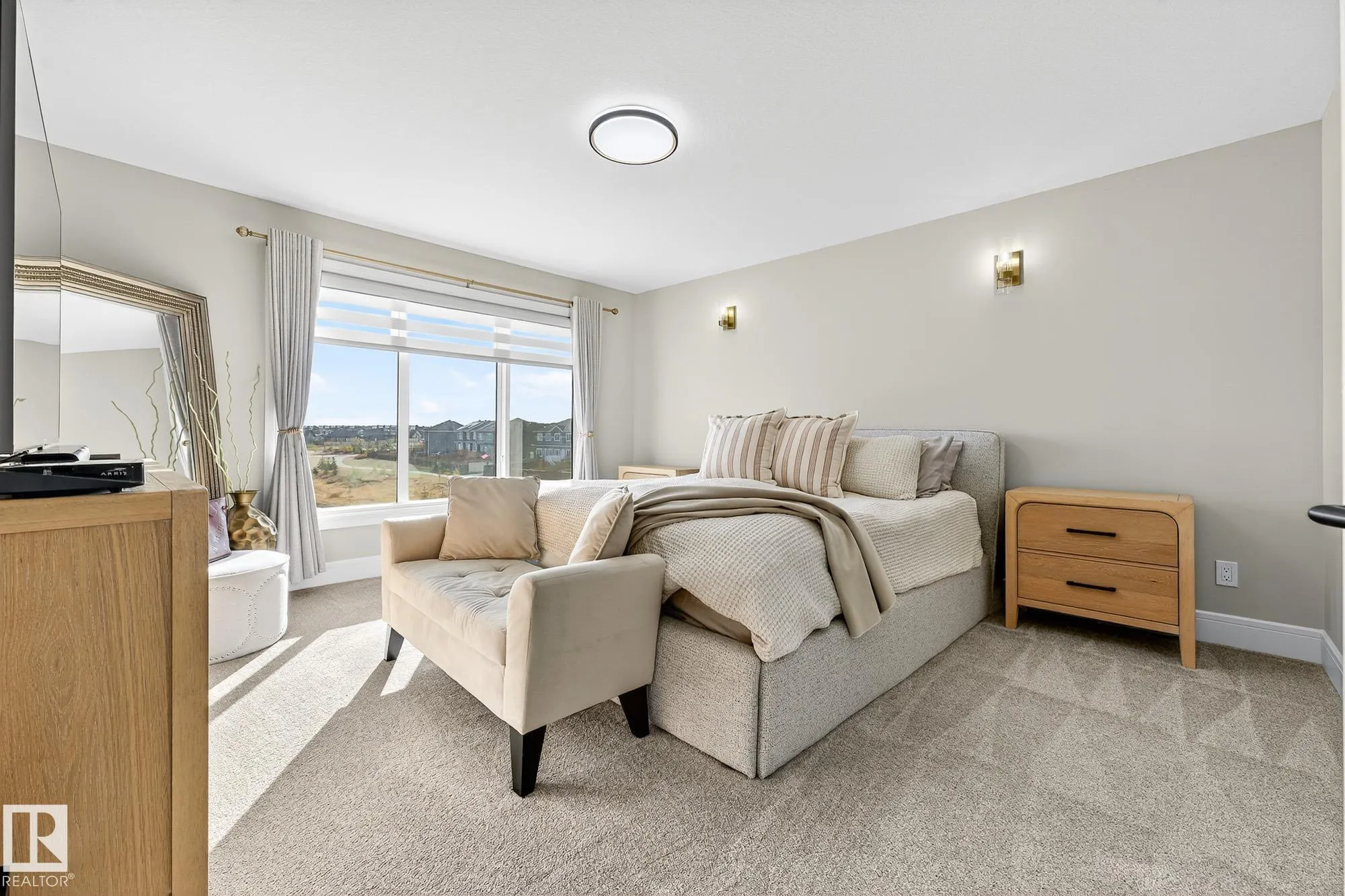 37 EDGEFIELD Way