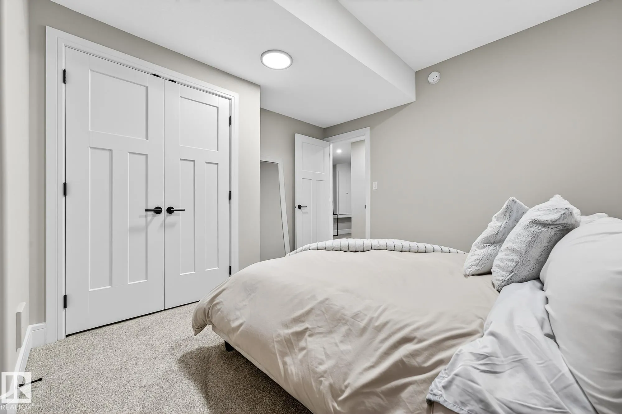 37 EDGEFIELD Way