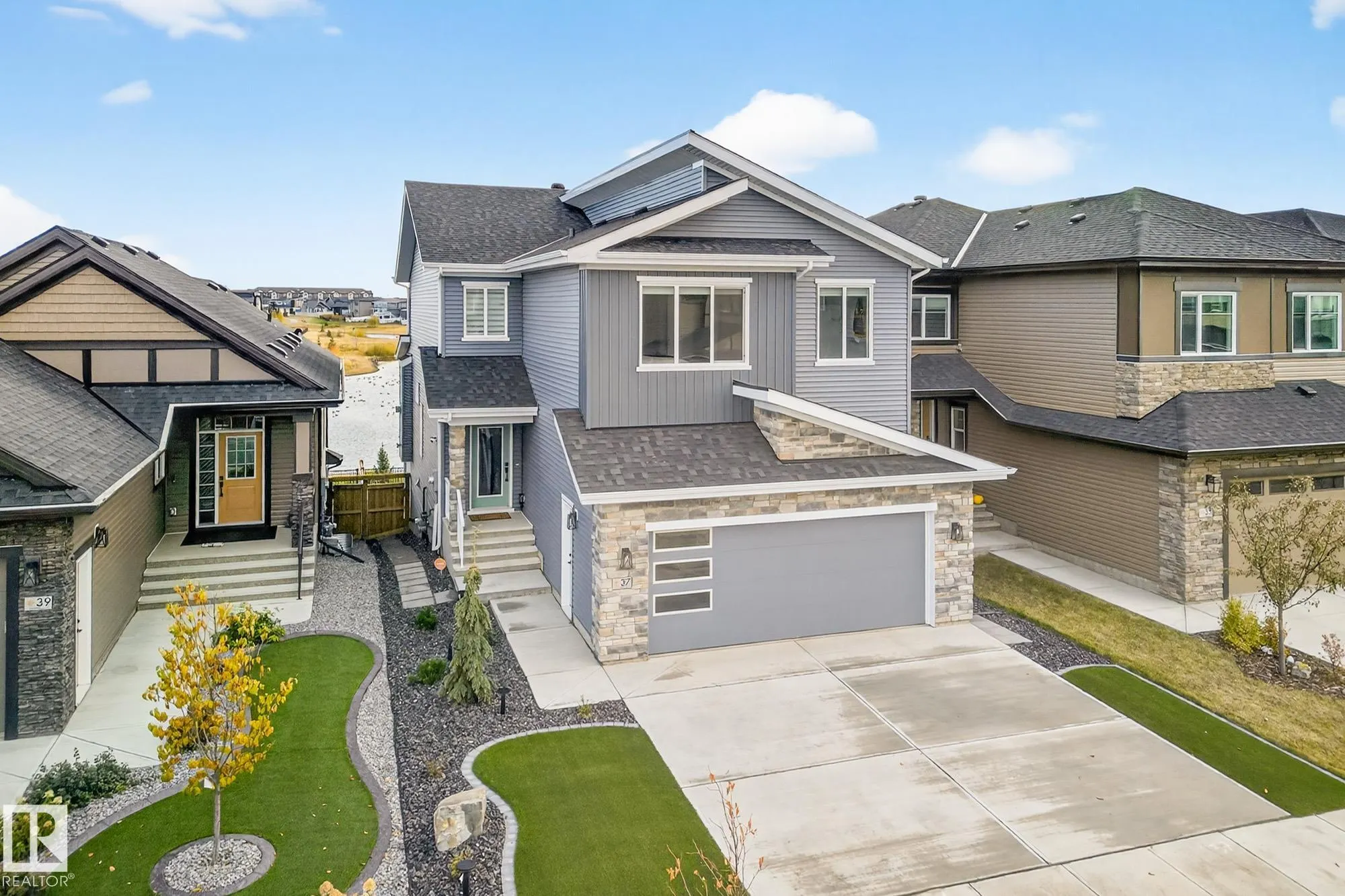37 EDGEFIELD Way