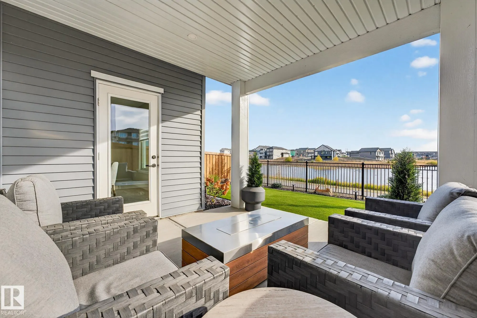 37 EDGEFIELD Way
