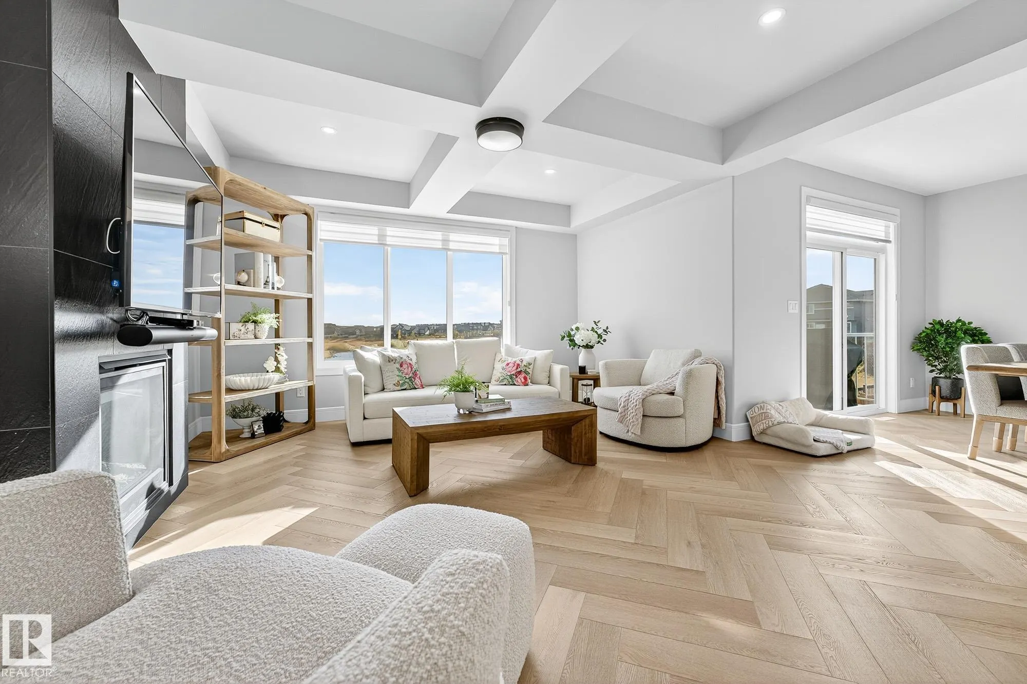 37 EDGEFIELD Way
