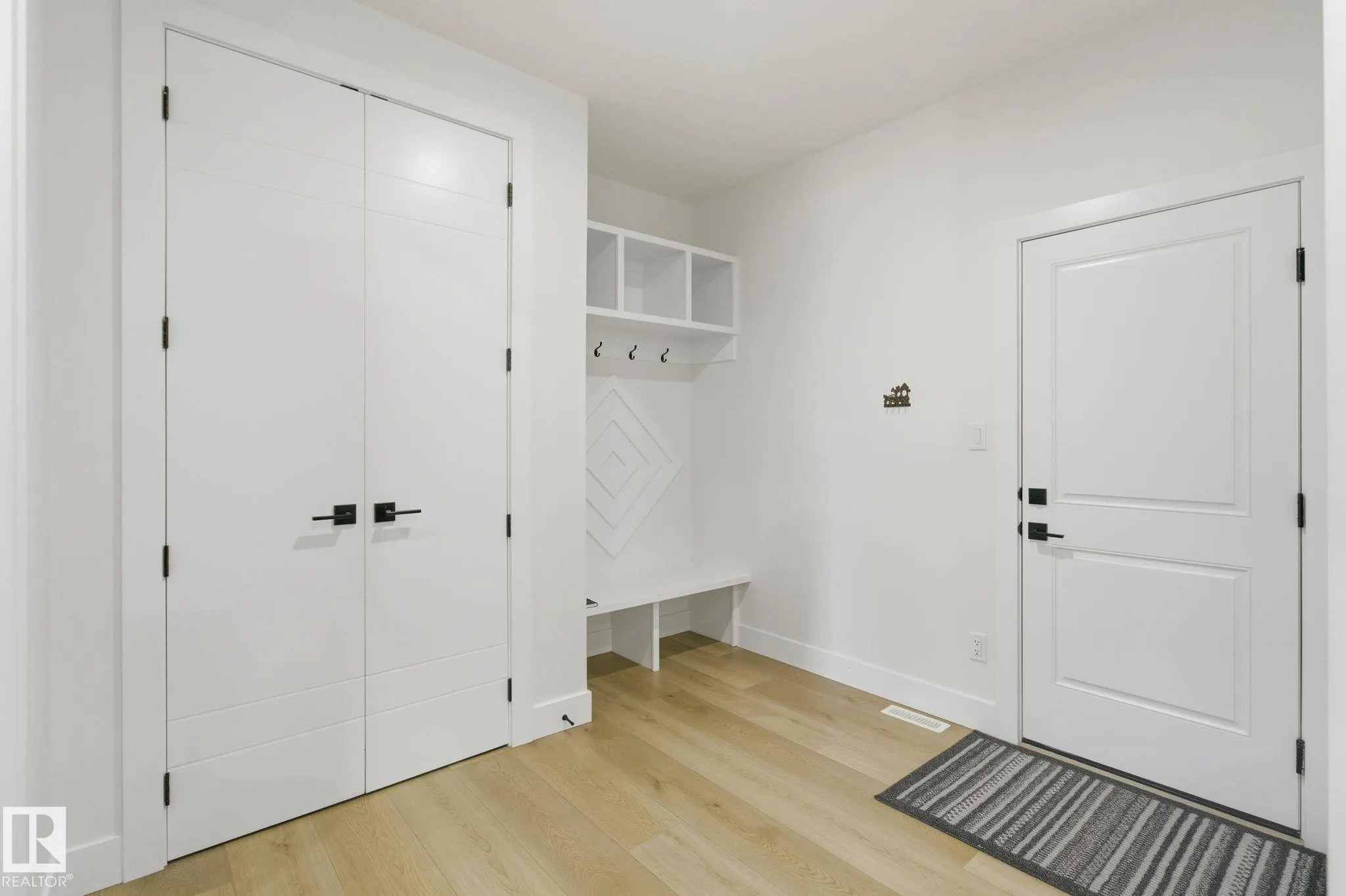 5611 CAUTLEY COVE Cove