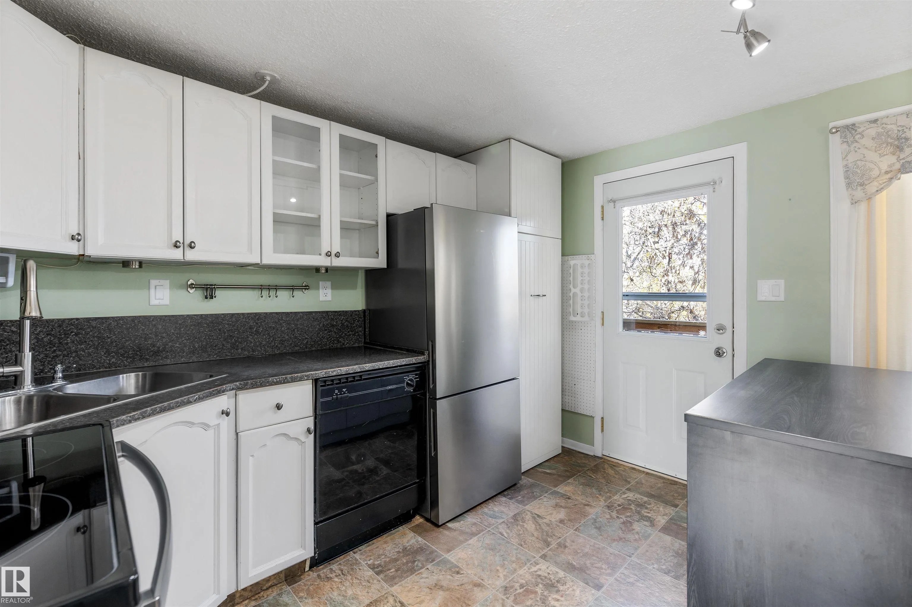 175 RIDGEWOOD