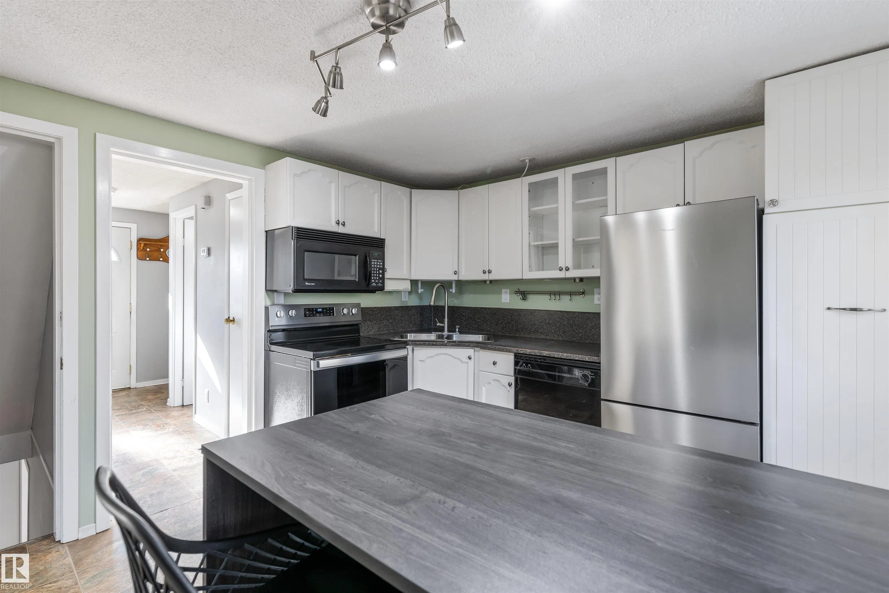 175 RIDGEWOOD