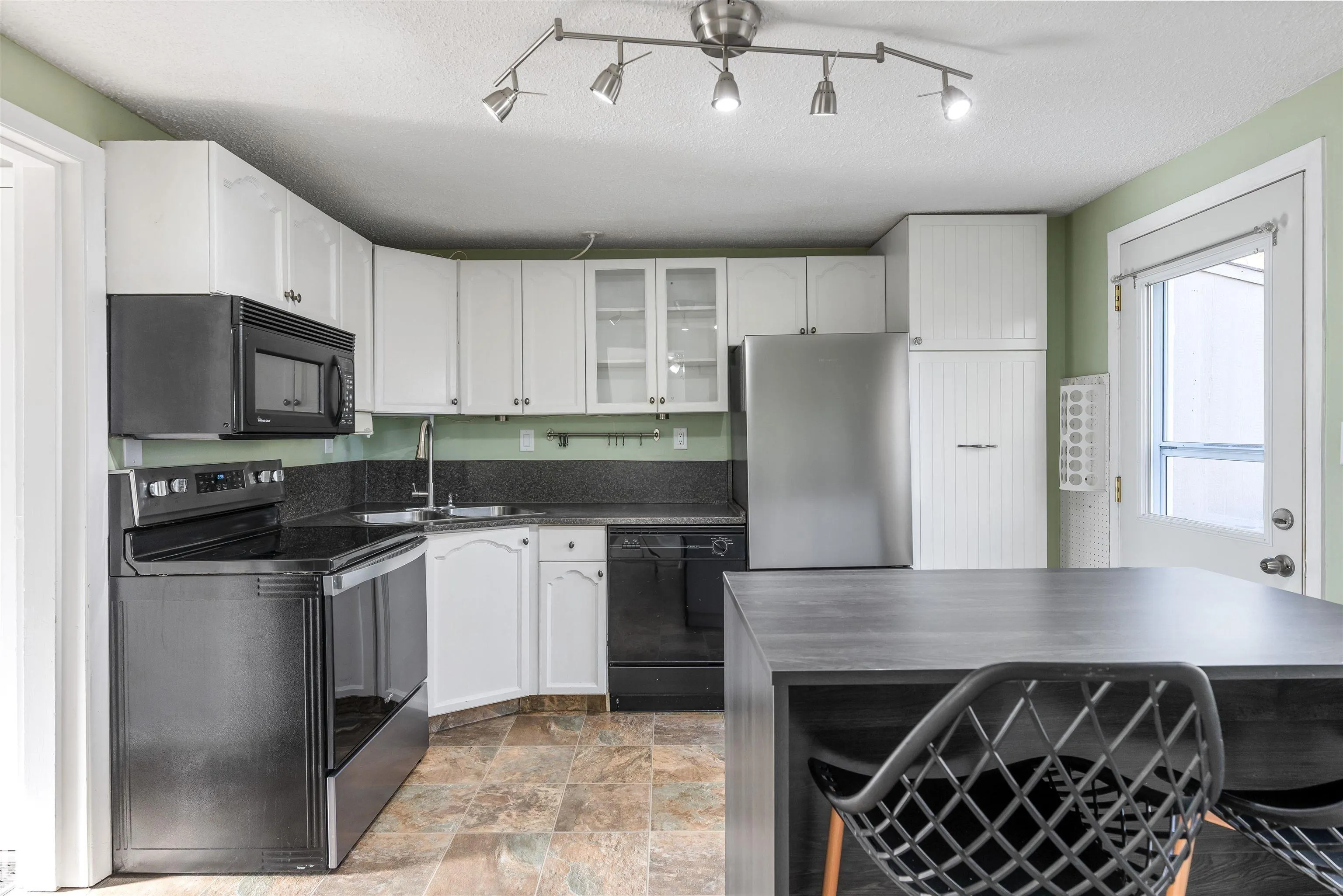 175 RIDGEWOOD