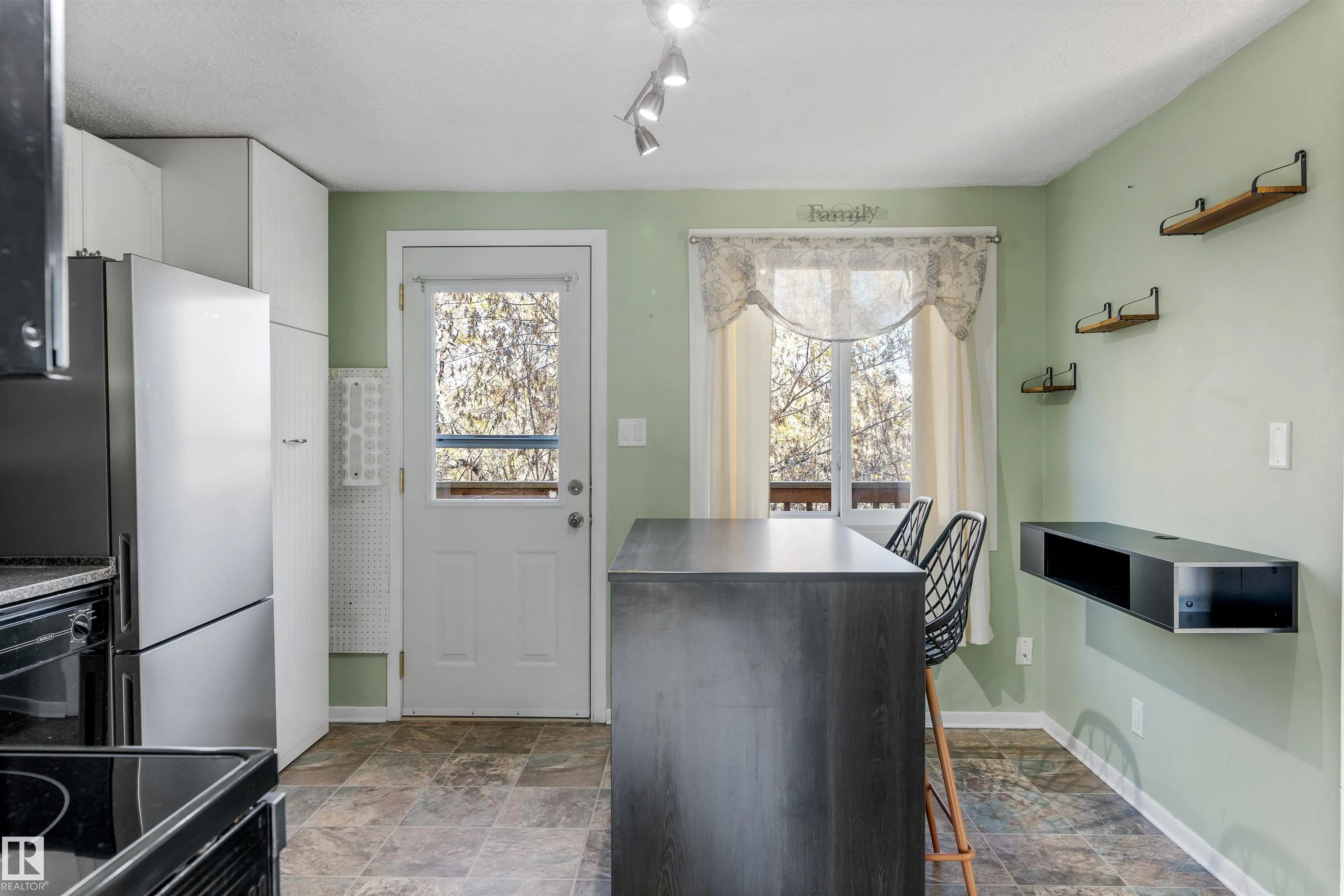 175 RIDGEWOOD