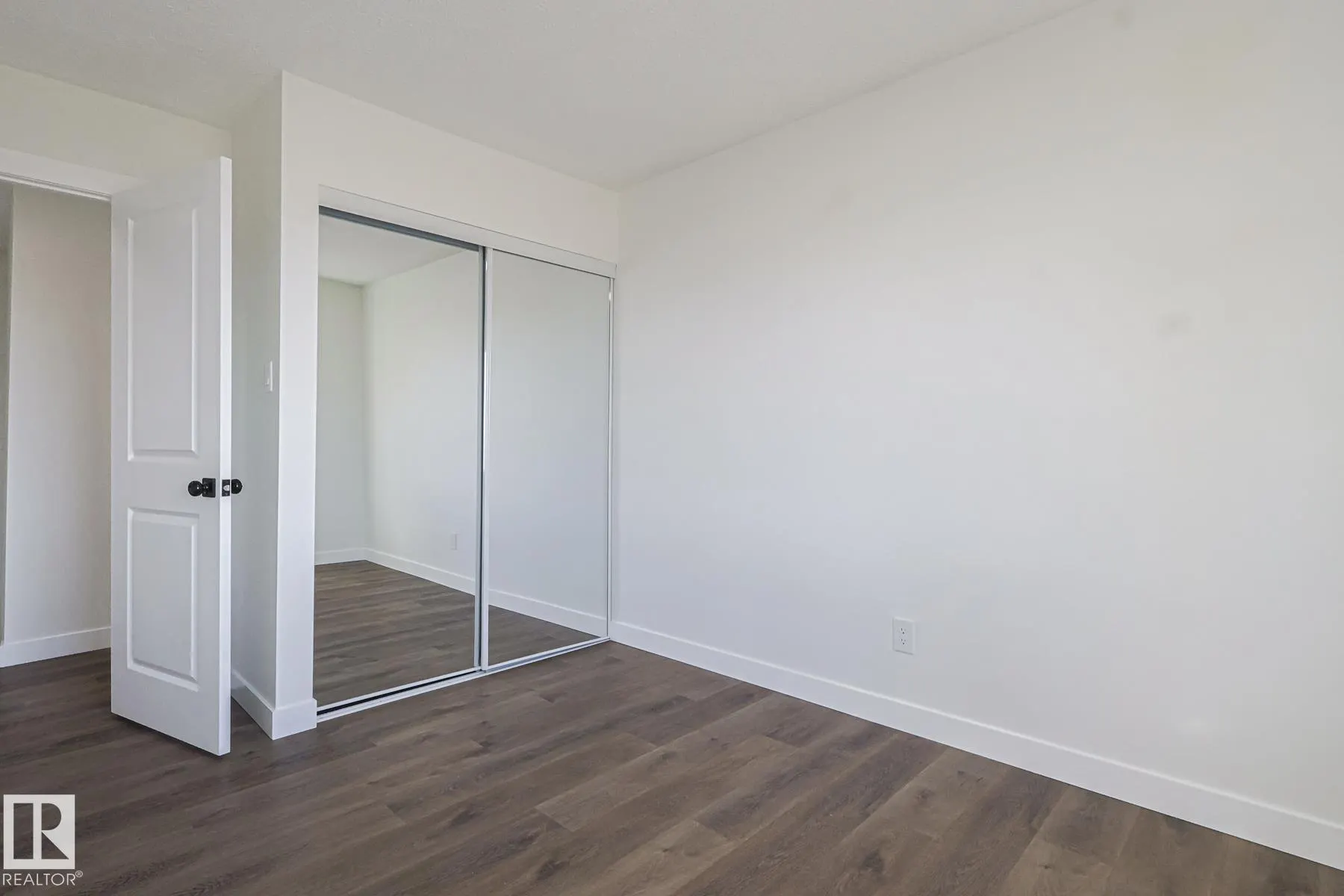 231 ROSELAND Village