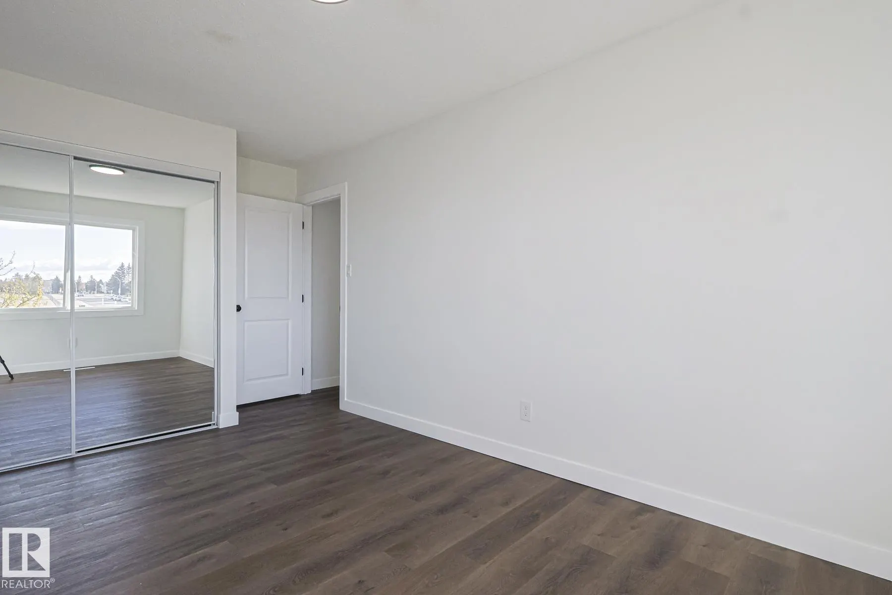 231 ROSELAND Village