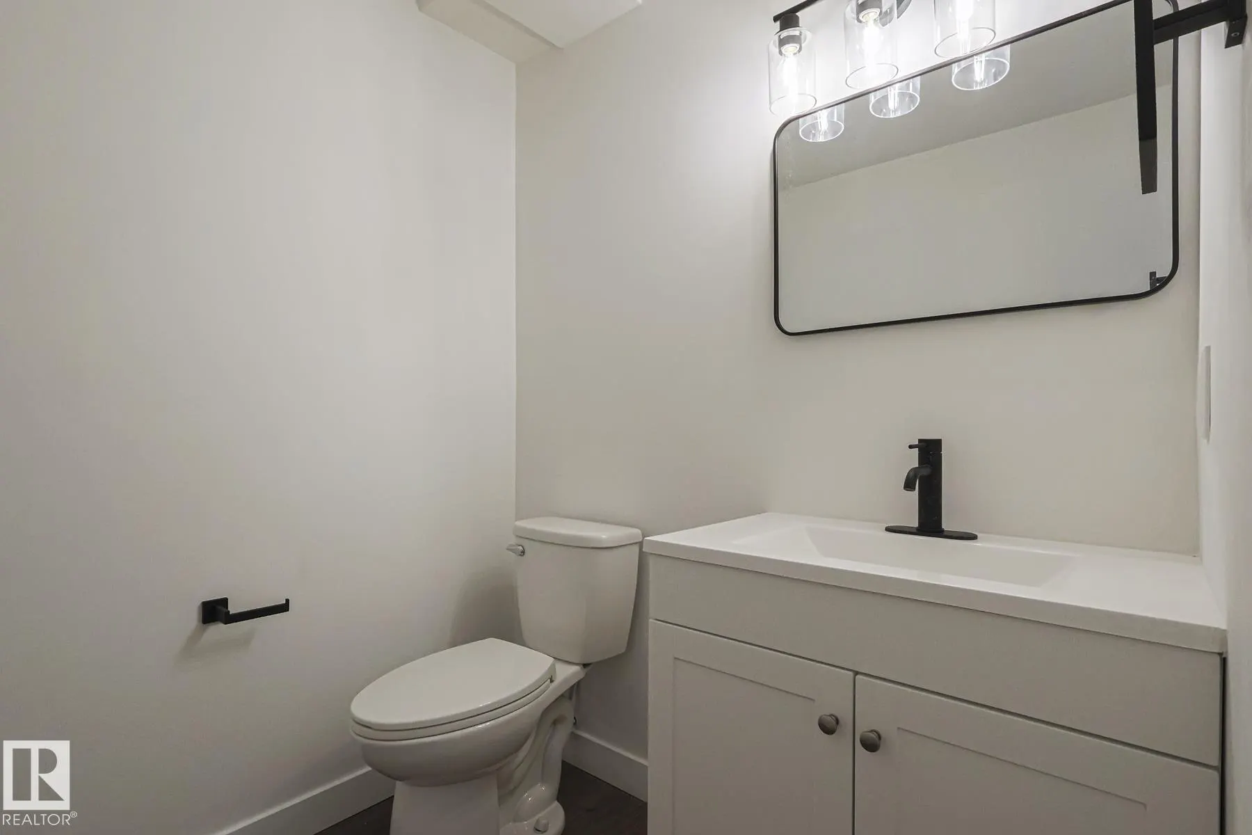 231 ROSELAND Village