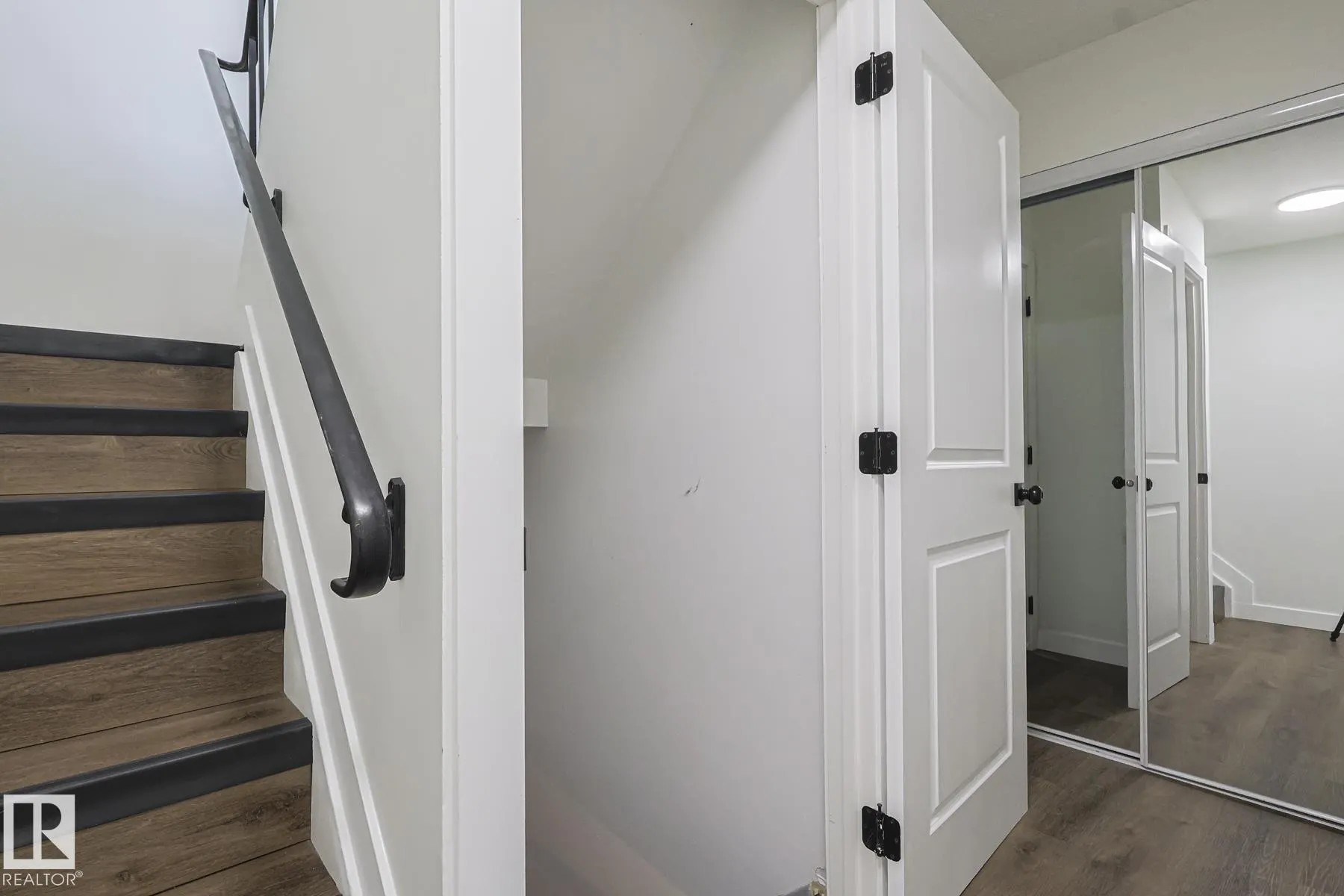 231 ROSELAND Village