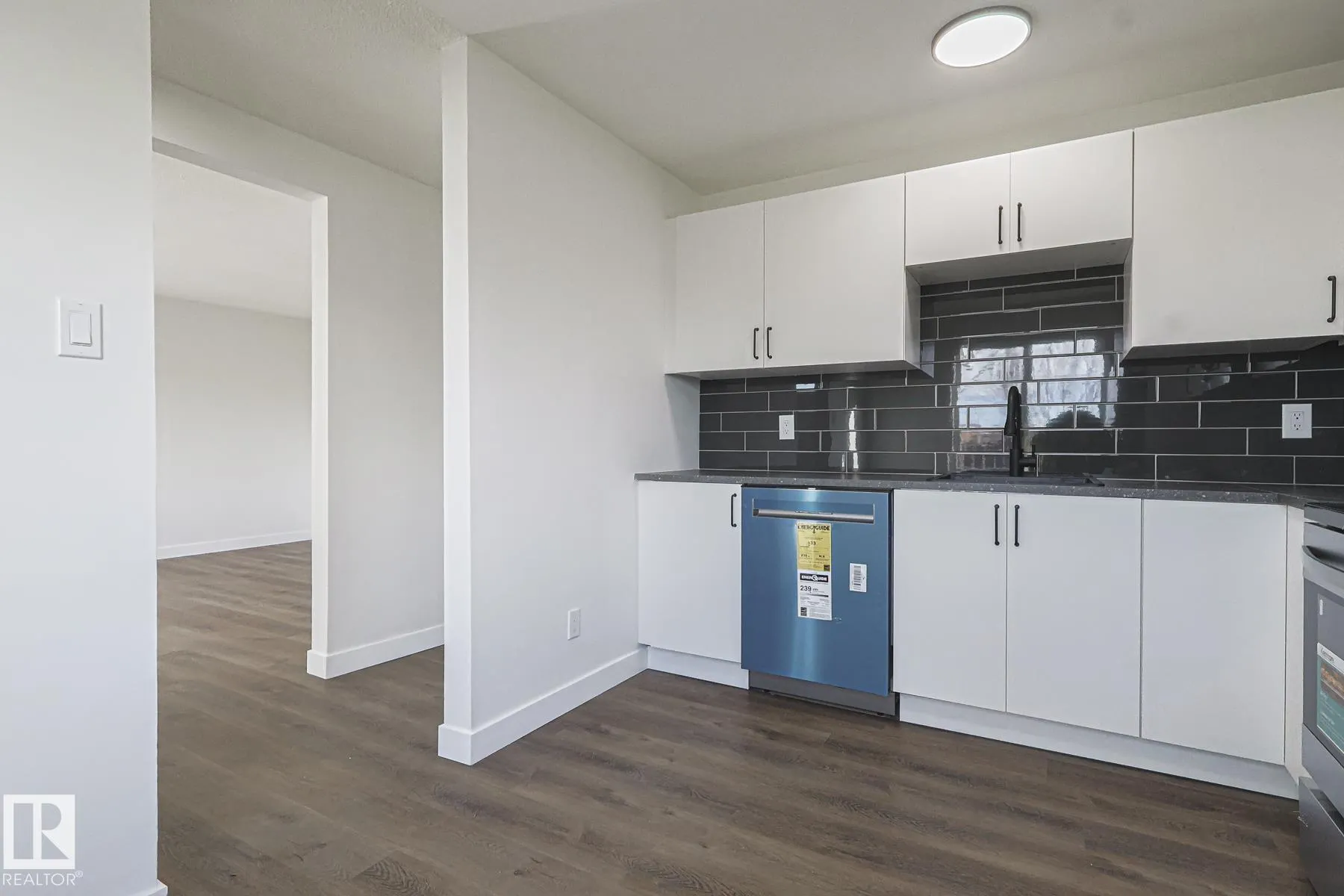 231 ROSELAND Village