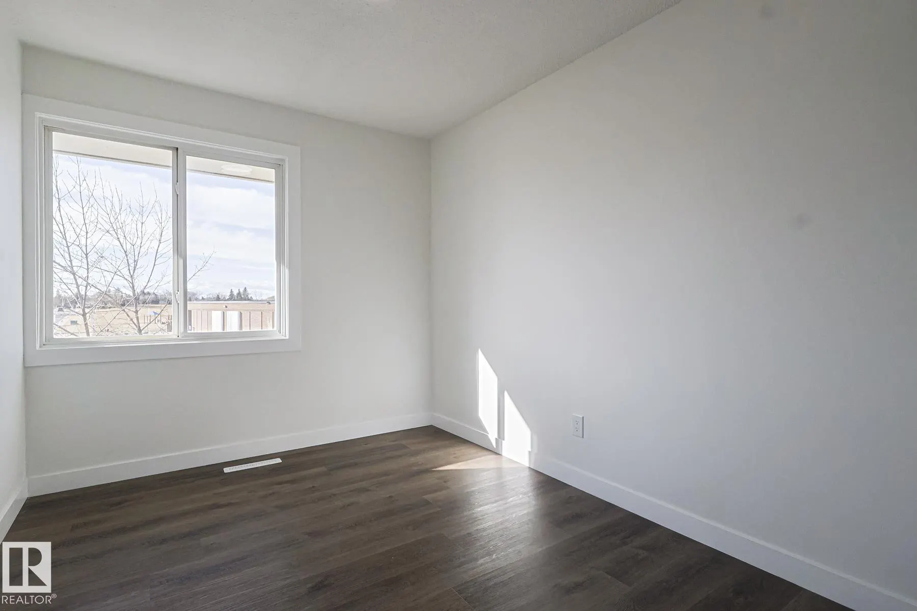 231 ROSELAND Village