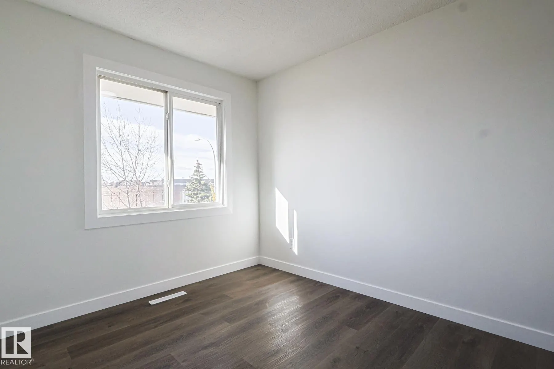 231 ROSELAND Village