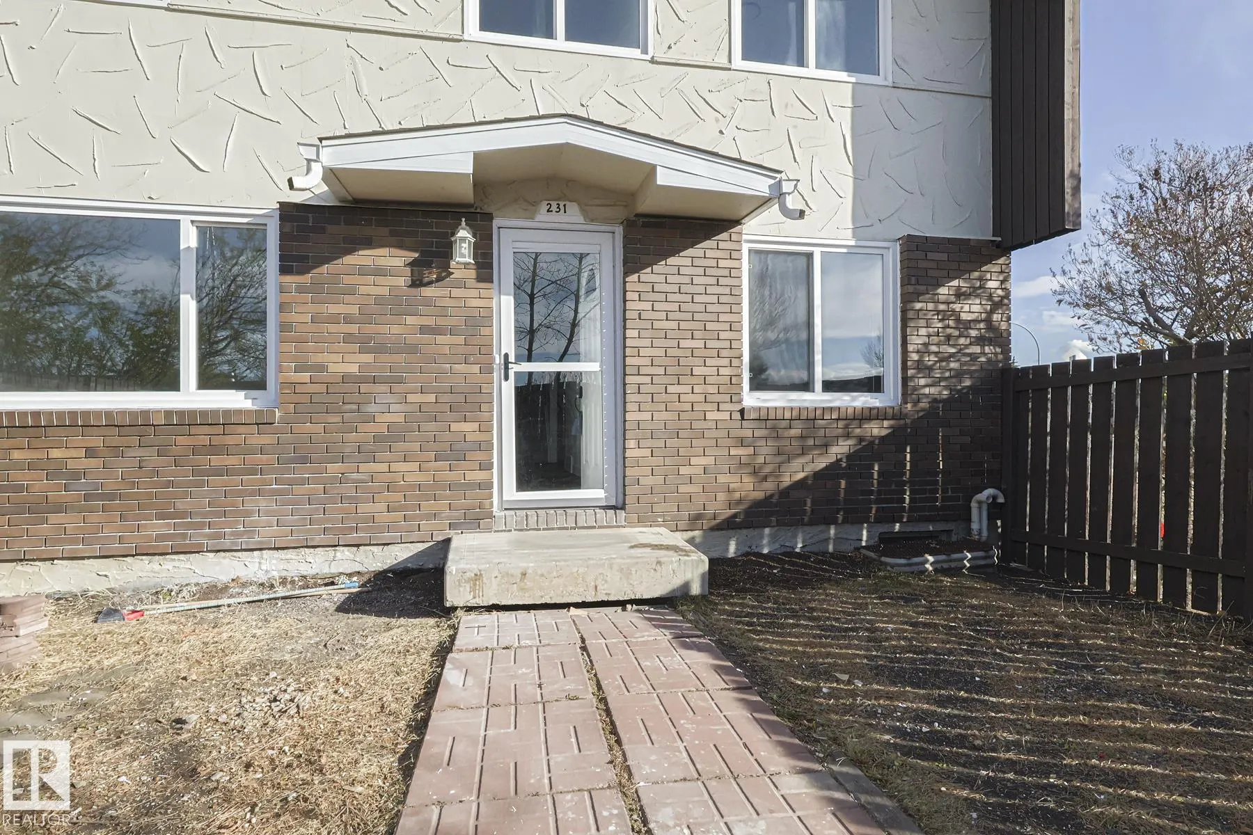 231 ROSELAND Village