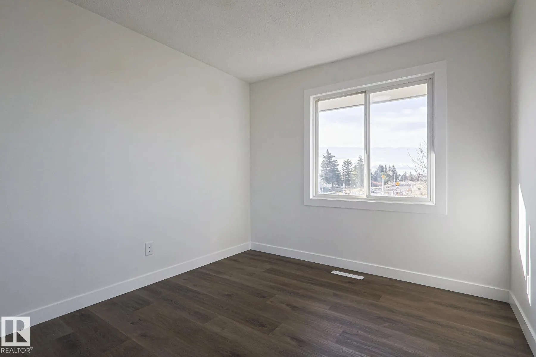 231 ROSELAND Village