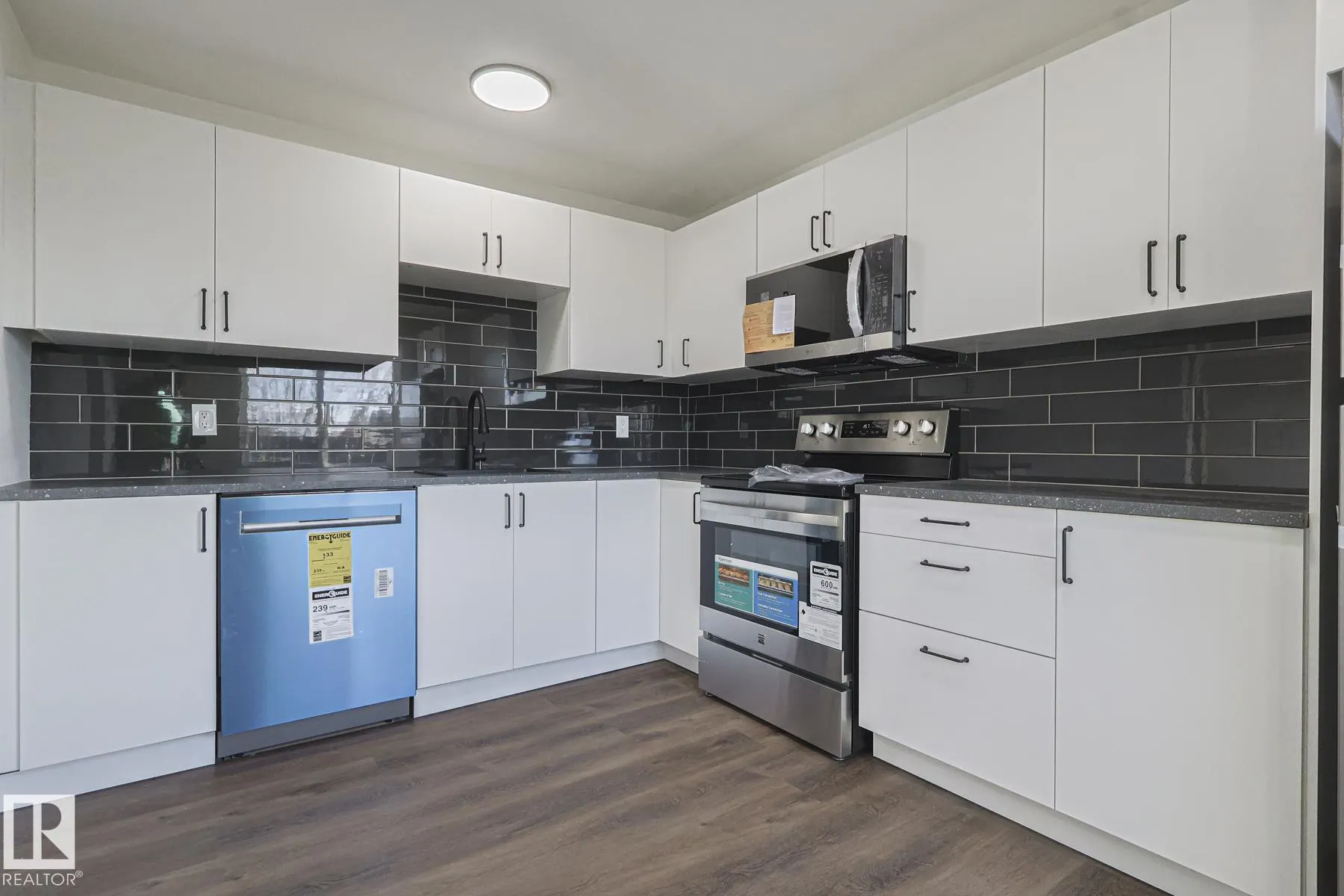 231 ROSELAND Village