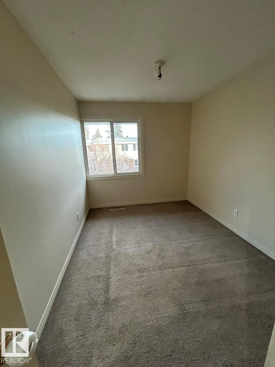 130 ROSELAND Village