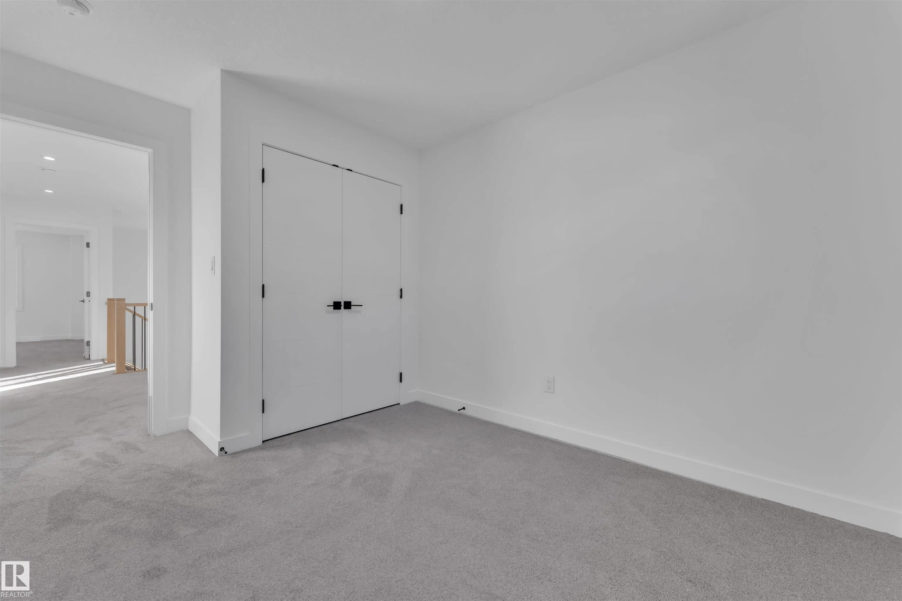 9652 63 AVE