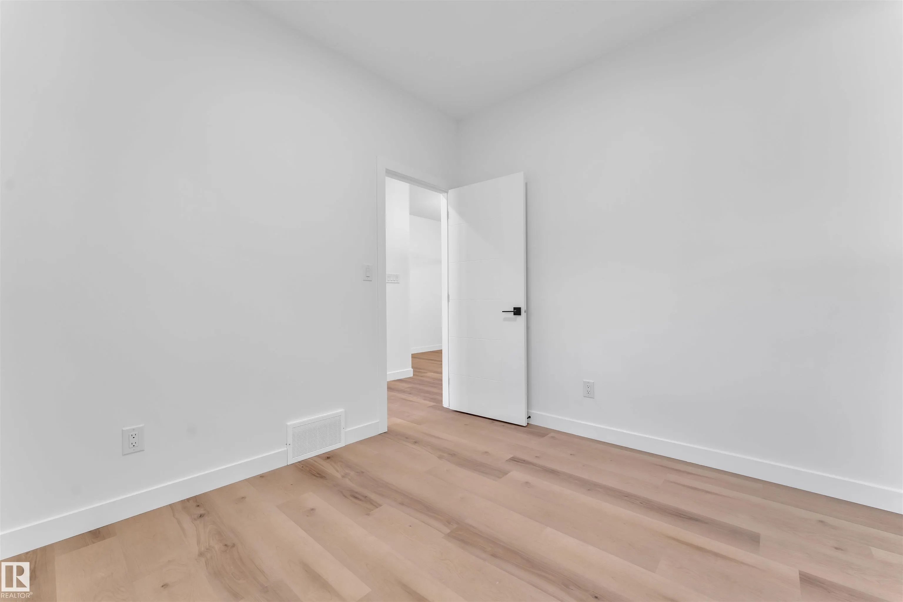 9652 63 AVE