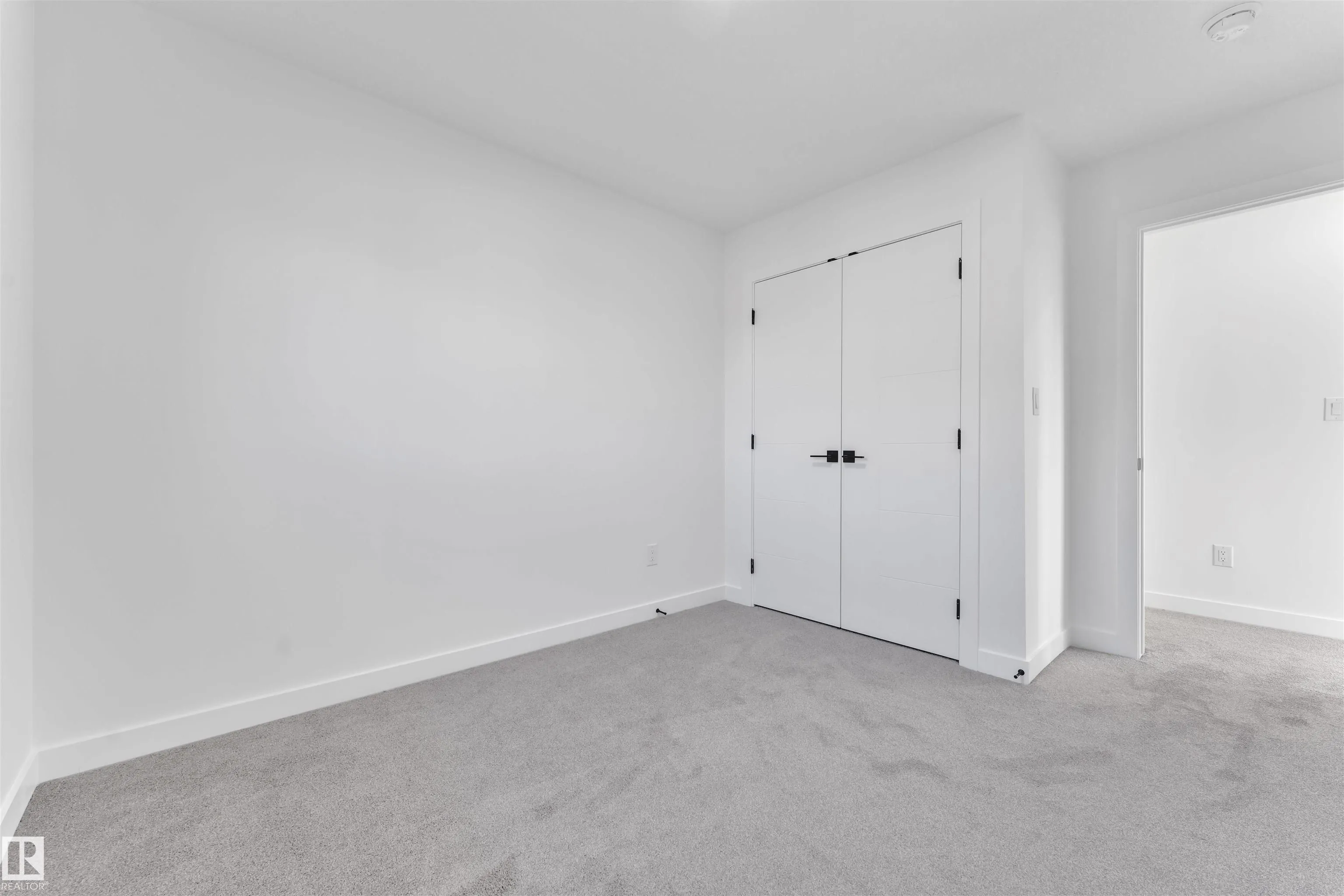 9652 63 AVE