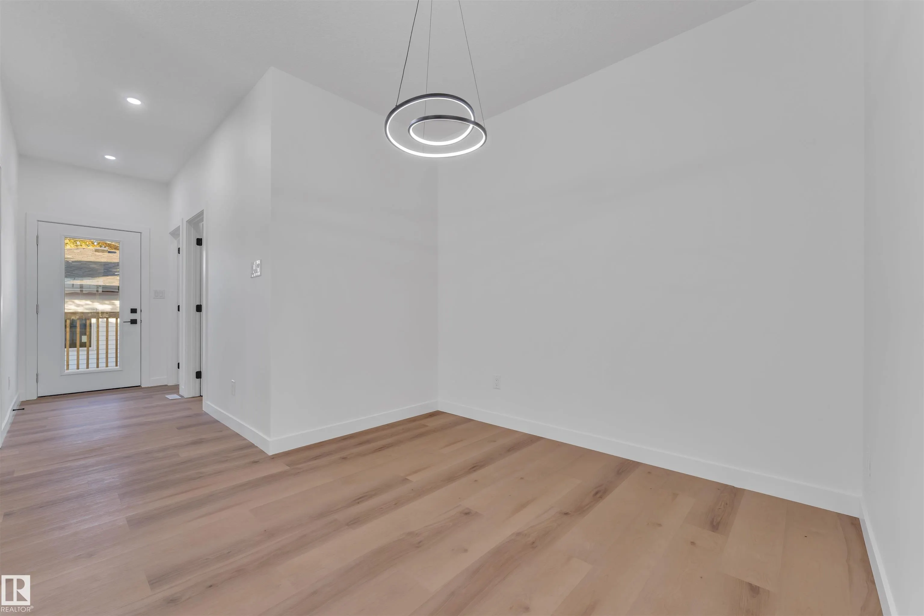 9652 63 AVE