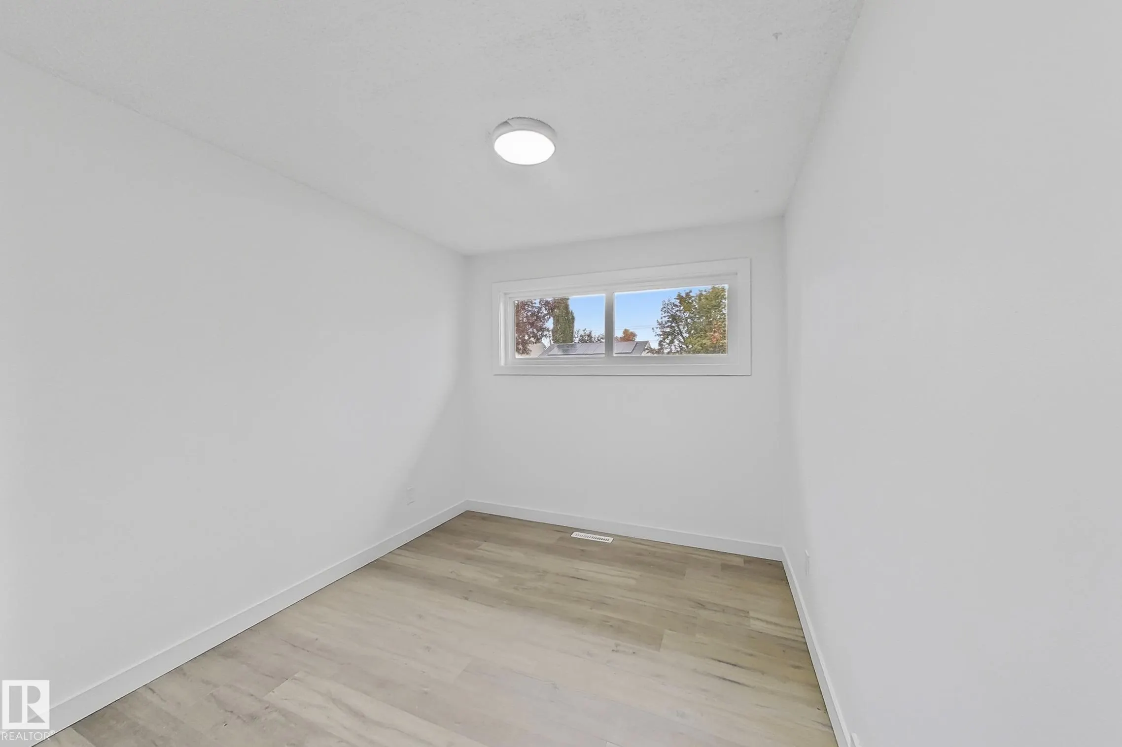 15911 108 Avenue